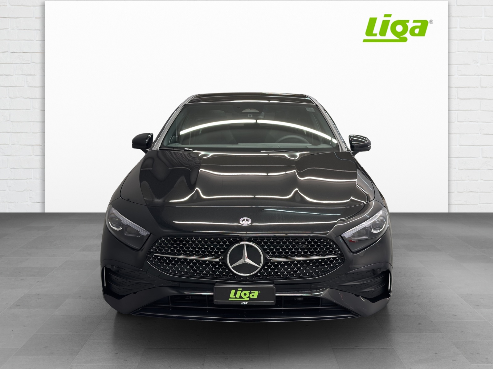 MERCEDES-BENZ A 220 d AMG Line-image-2