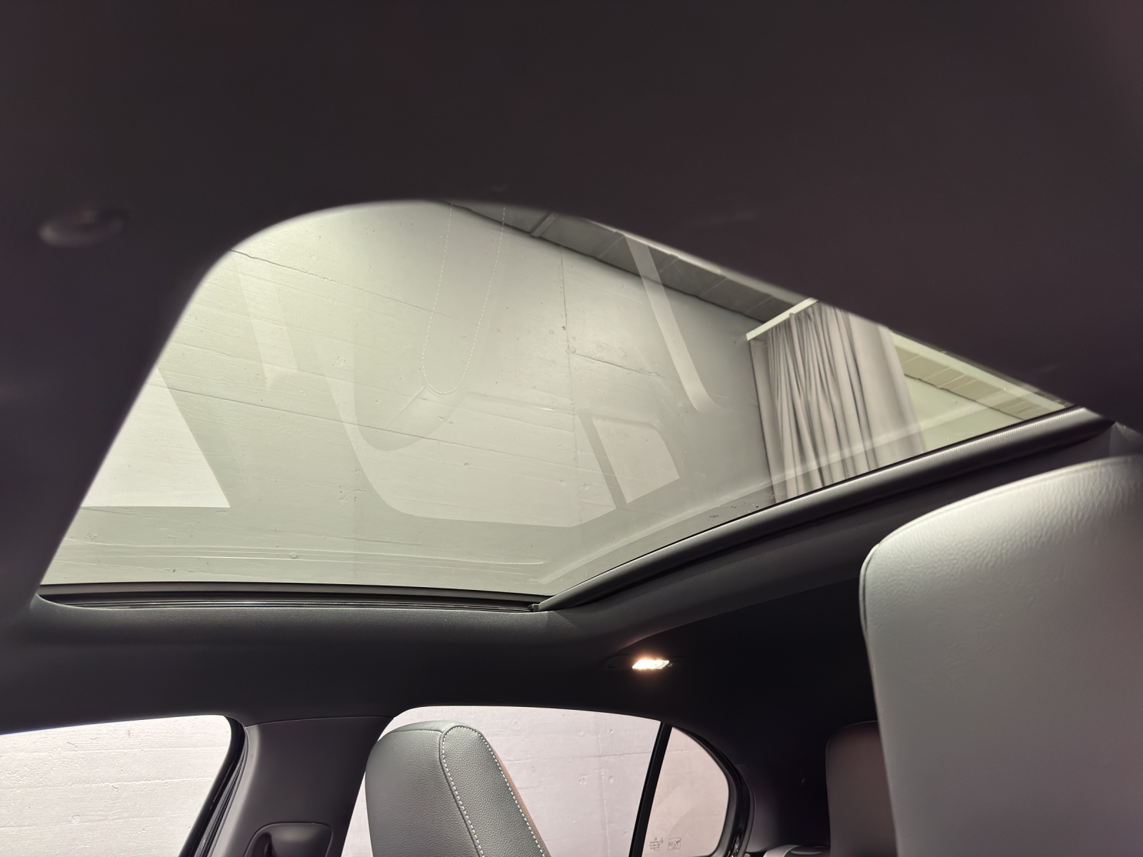 MERCEDES-BENZ A 220 d AMG Line-image-12