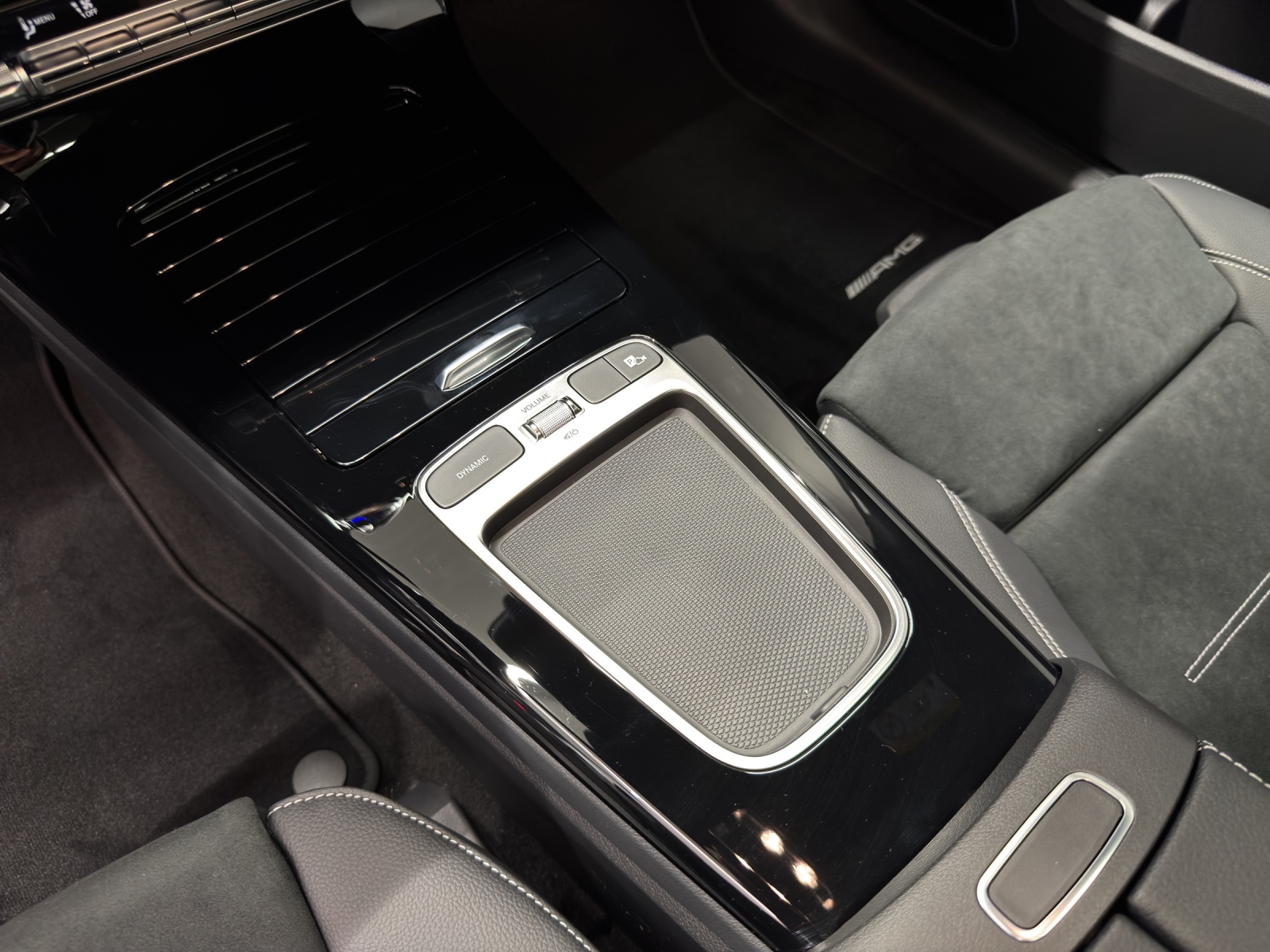 MERCEDES-BENZ A 220 d AMG Line-image-15