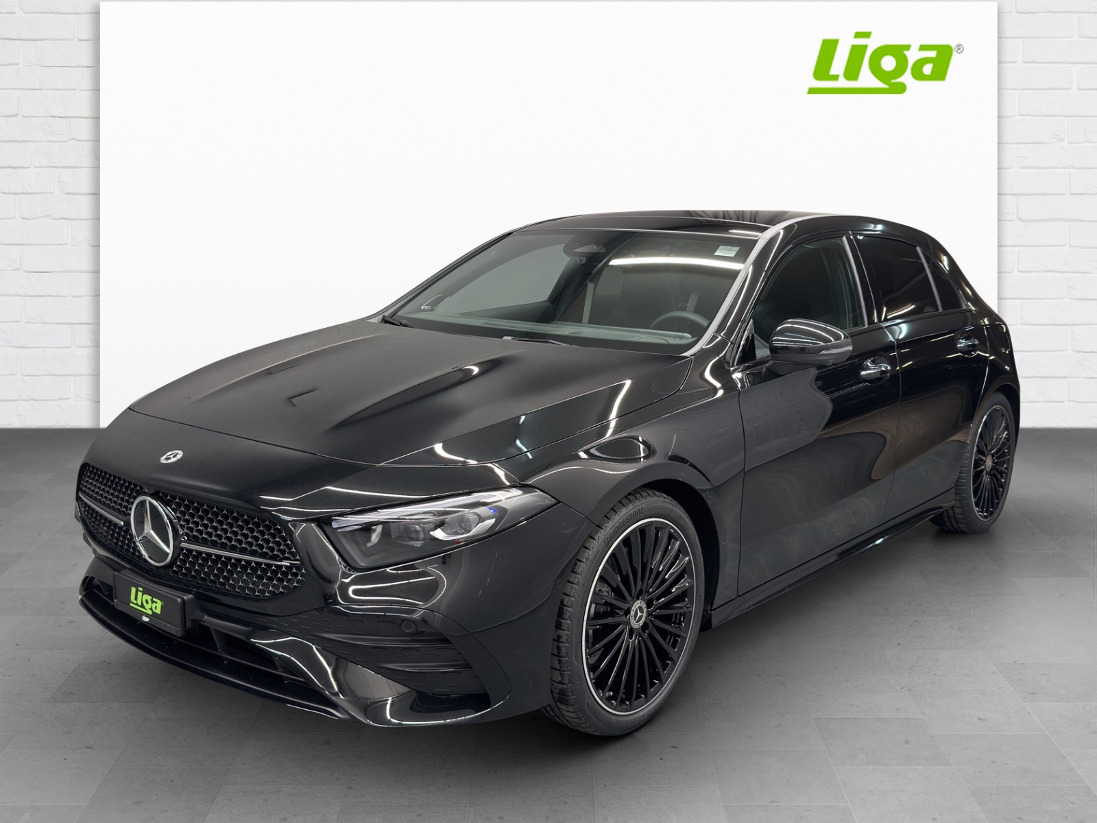 MERCEDES-BENZ A 220 d AMG Line-image-1