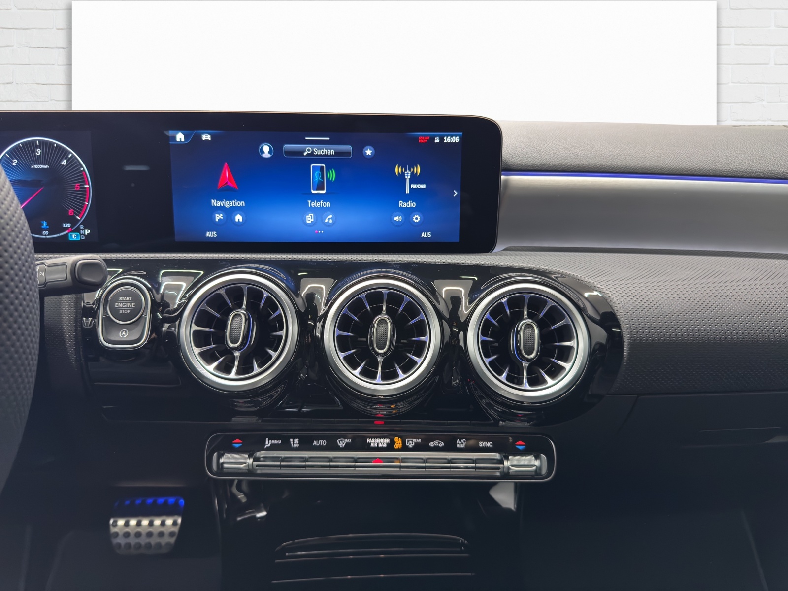 MERCEDES-BENZ A 220 d AMG Line-image-8