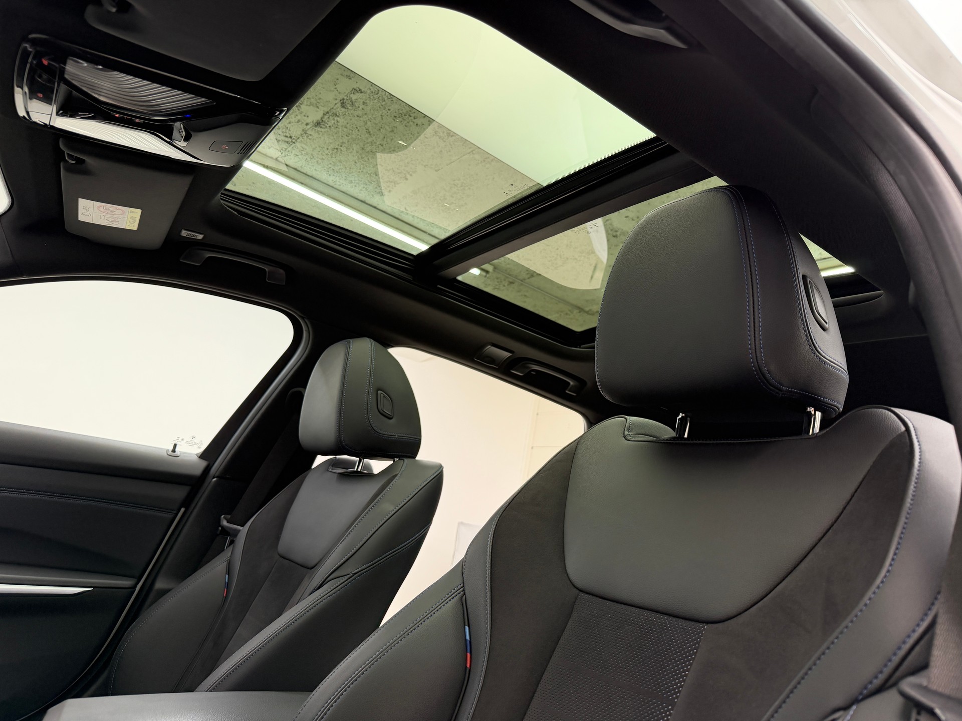 BMW 320d xDrive 48V Touring M Sport mineralwhite Steptronic / RF Kamera / Panoramadach / Live Cockpit / Driving Assistant /-image-7