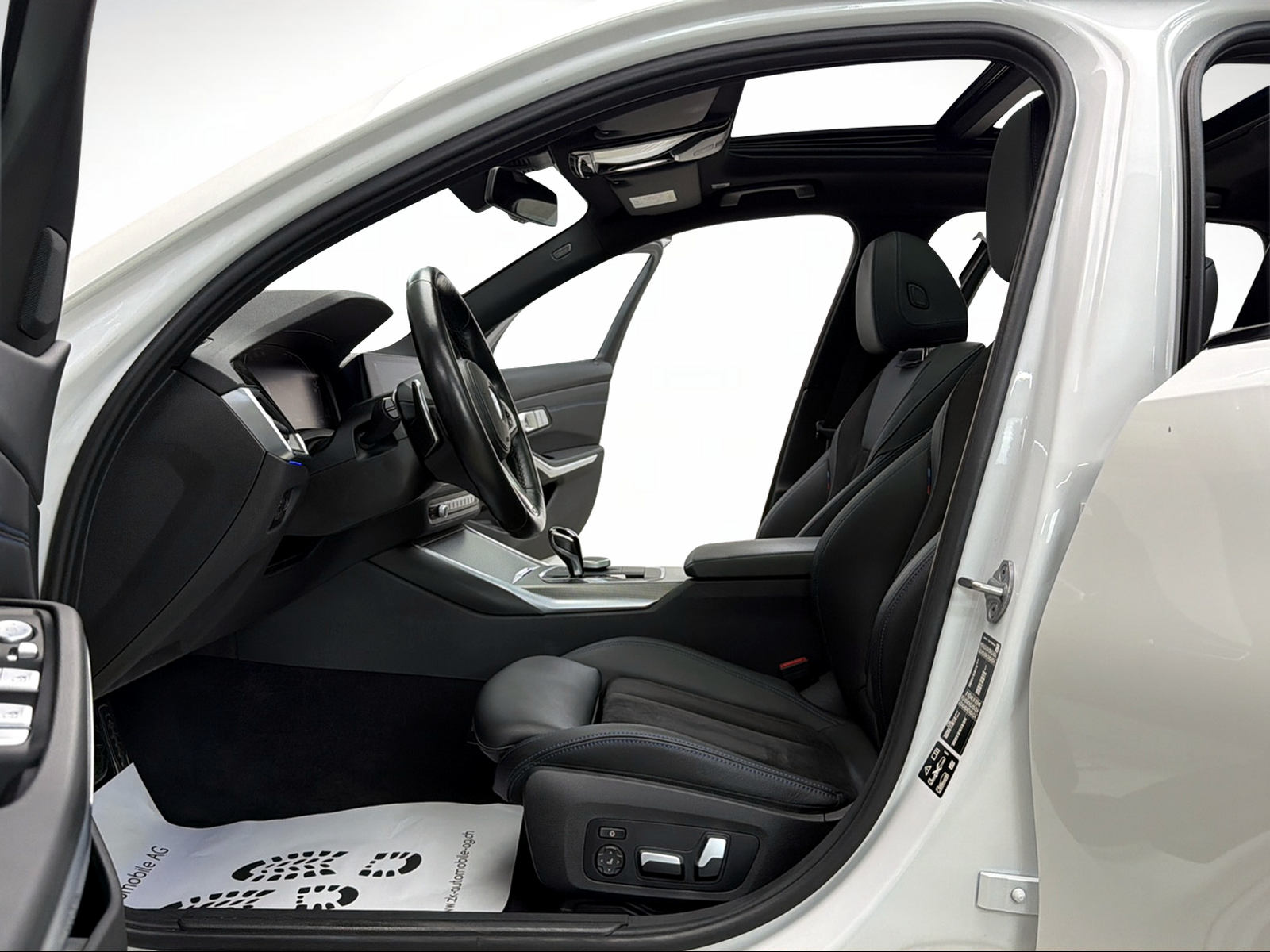 BMW 320d xDrive 48V Touring M Sport mineralwhite Steptronic / RF Kamera / Panoramadach / Live Cockpit / Driving Assistant /-image-5