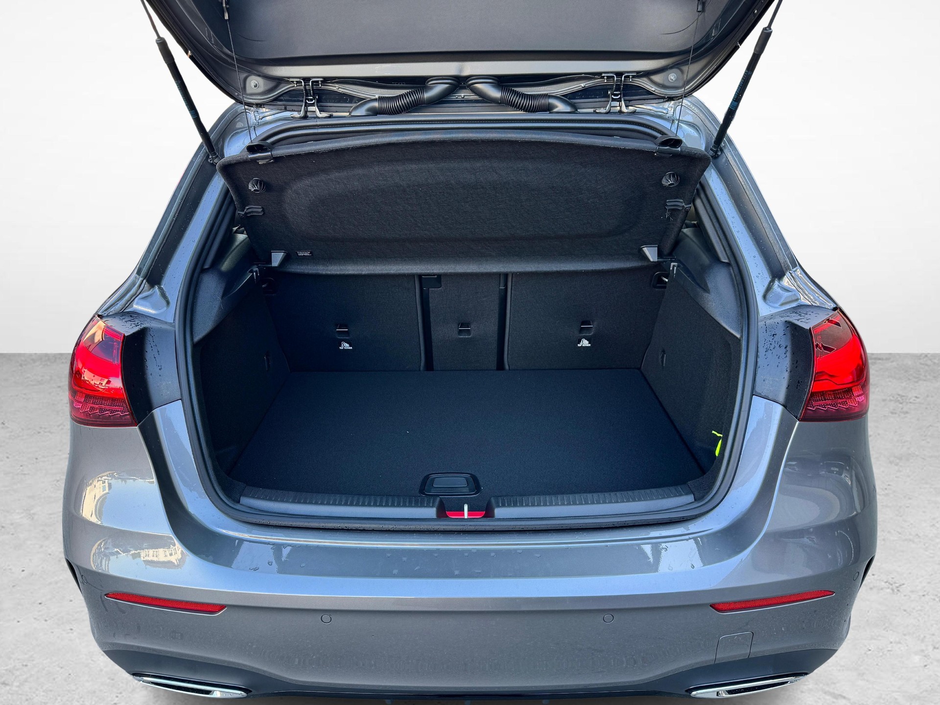 MERCEDES-BENZ A 250 e EQ Star AMG Line-image-11