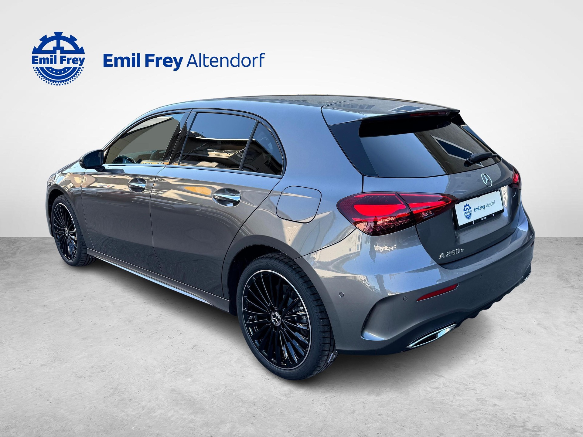 MERCEDES-BENZ A 250 e EQ Star AMG Line-image-2