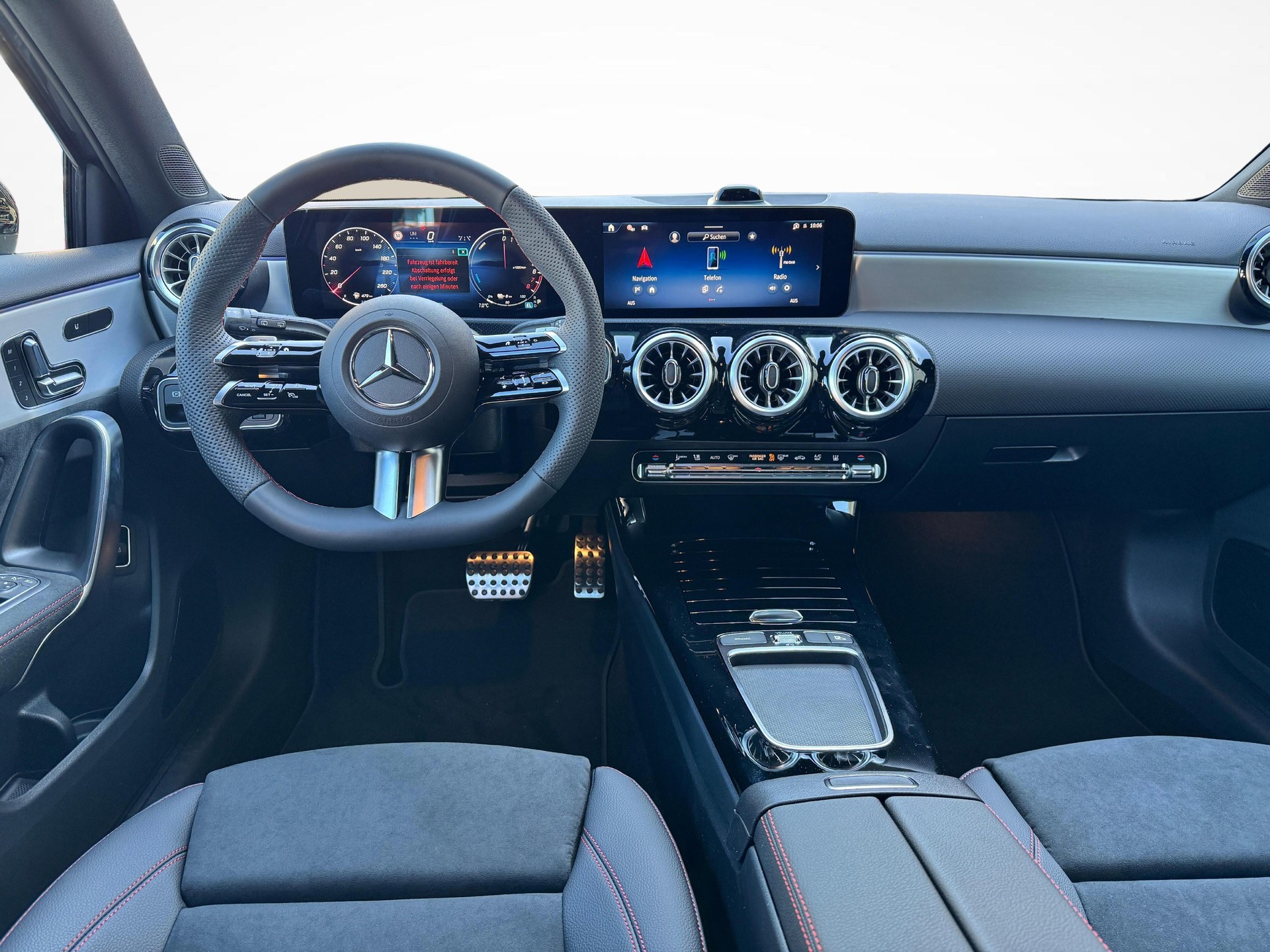 MERCEDES-BENZ A 250 e EQ Star AMG Line-image-8