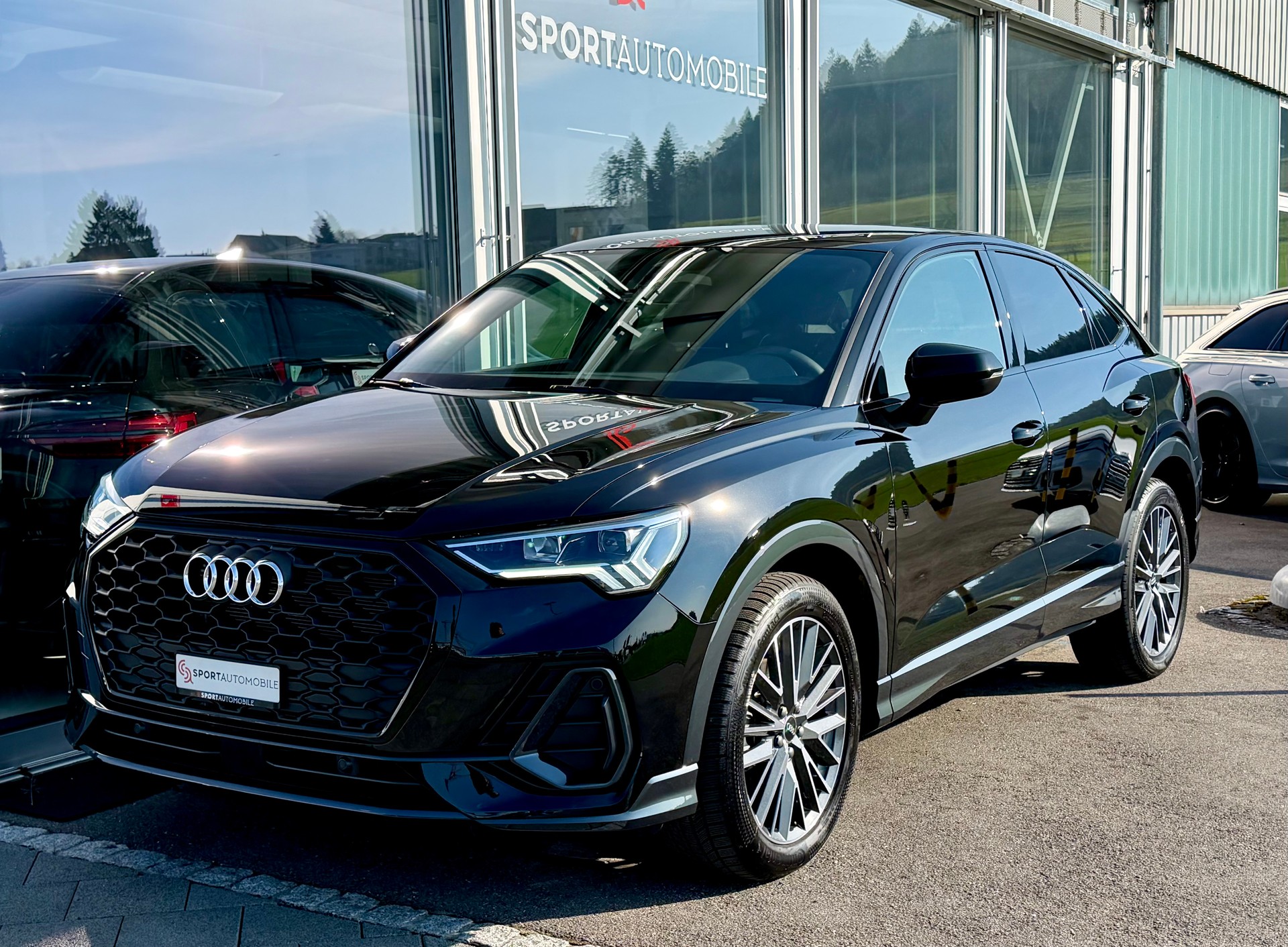 AUDI Q3 Sportback 35 TFSI S line Attraction S-tronic *Anhängerkupplung*-image-2