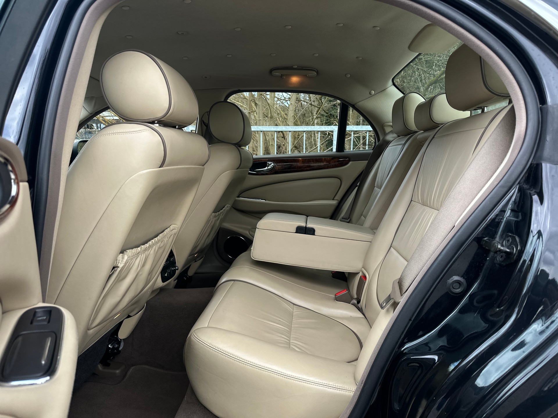 JAGUAR XJ6 2.7d V6 80 Anniversary-image-9