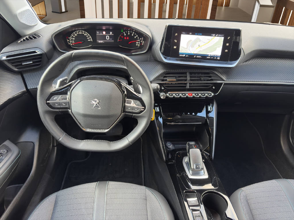 PEUGEOT 208 1.2 PureTech 100 Allure-image-9