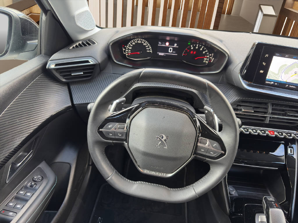 PEUGEOT 208 1.2 PureTech 100 Allure-image-10