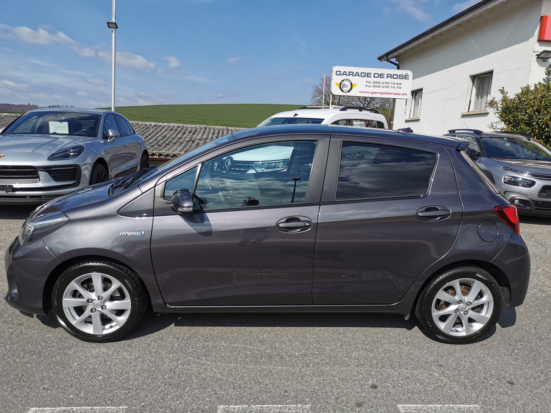 TOYOTA Yaris 1.5 VVT-i Hybrid Sol Premium e-CVT-image-3