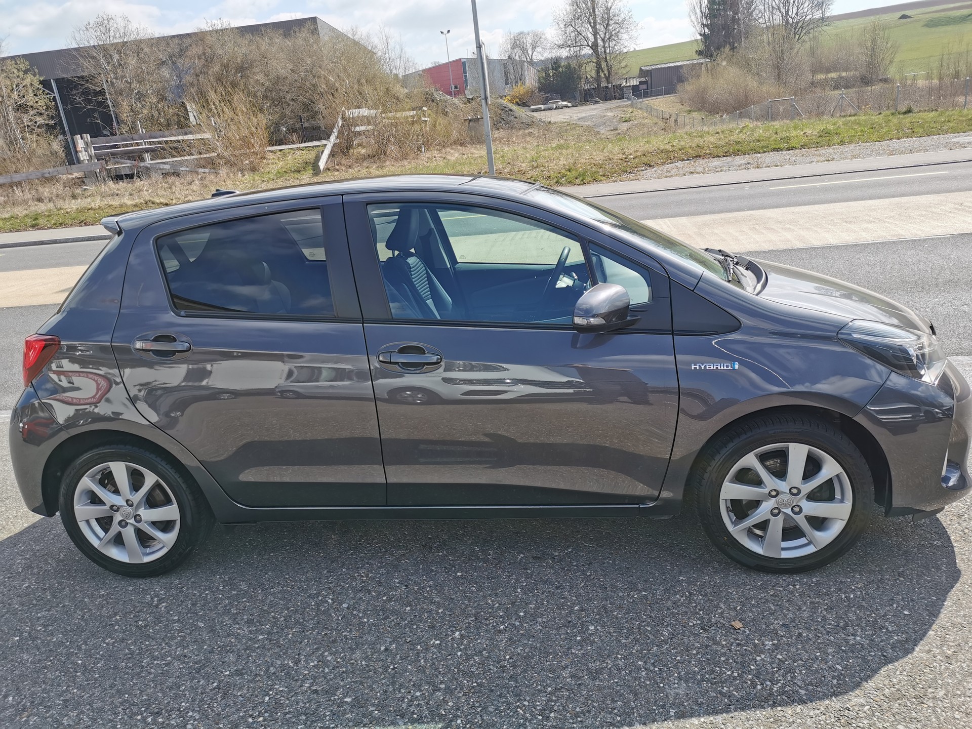 TOYOTA Yaris 1.5 VVT-i Hybrid Sol Premium e-CVT-image-4