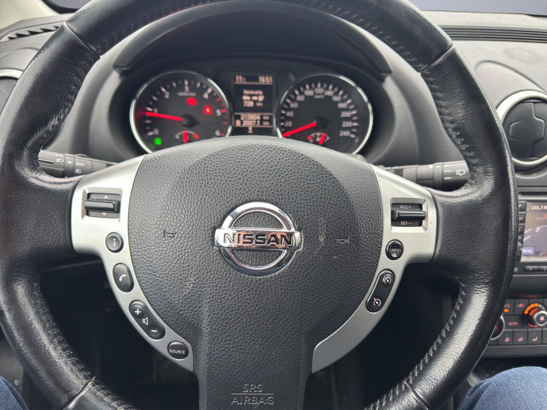 NISSAN Qashqai +2 1.6 dCi 4WD Swiss Edition-image-11
