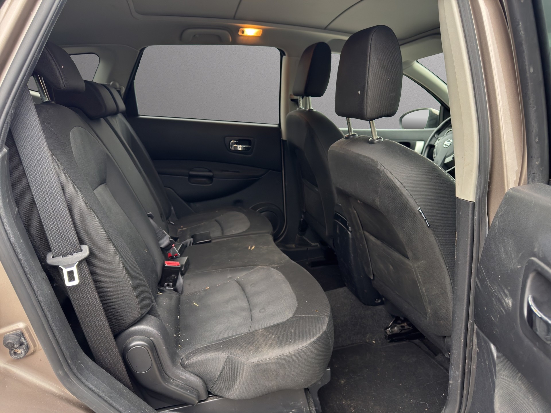 NISSAN Qashqai +2 1.6 dCi 4WD Swiss Edition-image-15