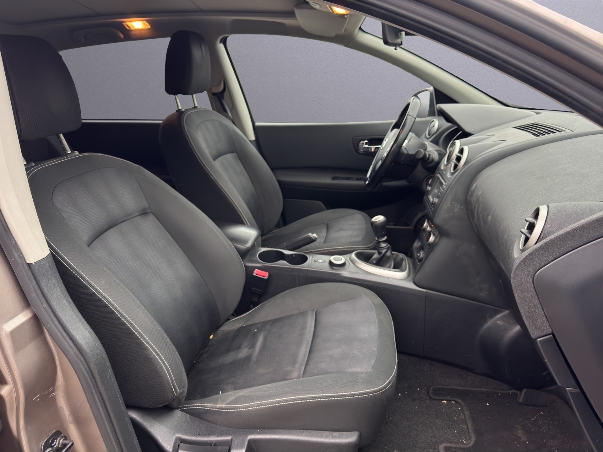 NISSAN Qashqai +2 1.6 dCi 4WD Swiss Edition-image-13