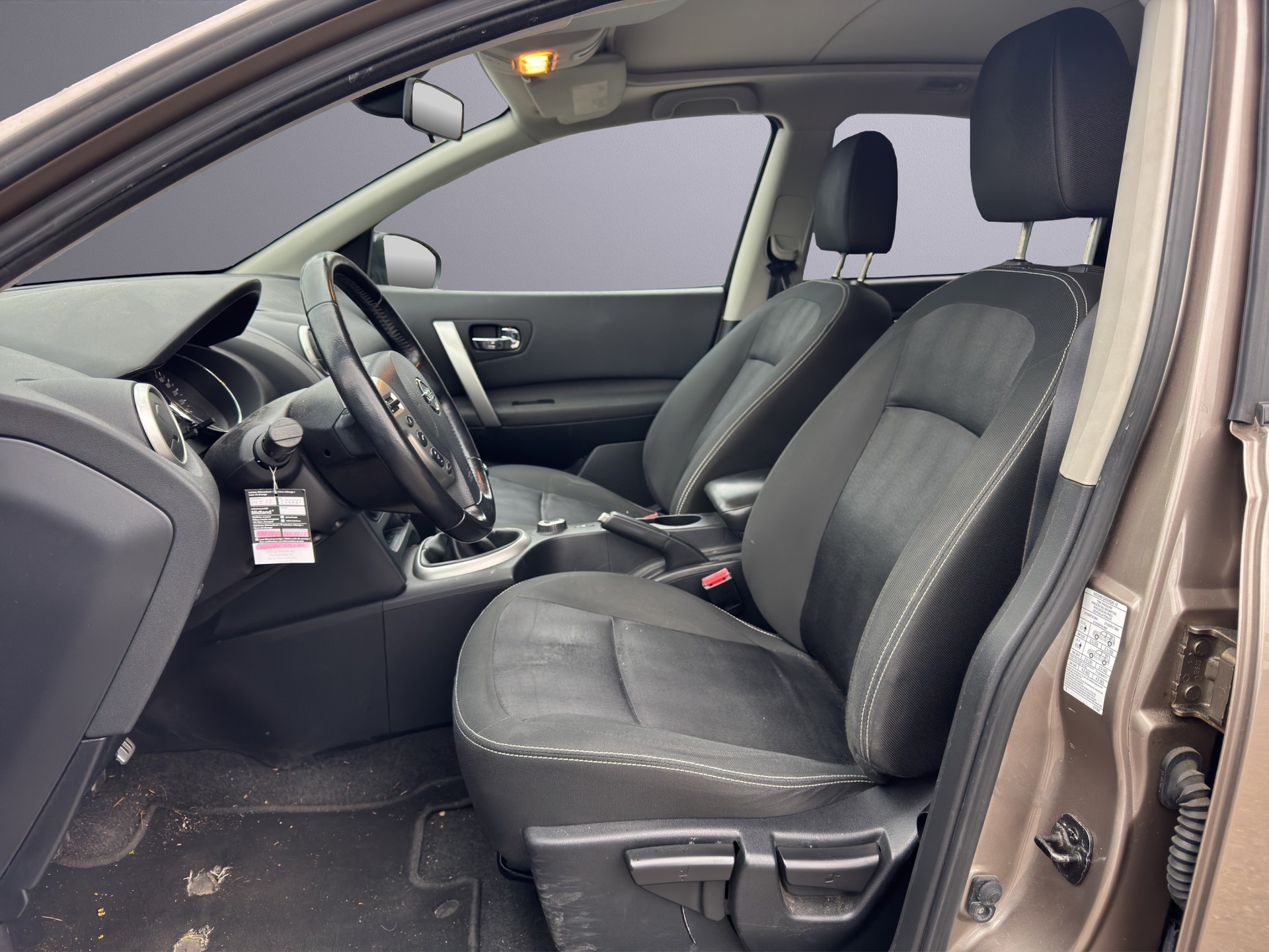 NISSAN Qashqai +2 1.6 dCi 4WD Swiss Edition-image-12
