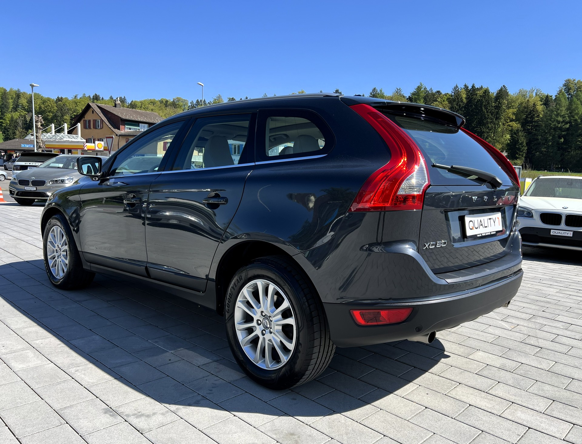 VOLVO XC60 D5 AWD Summum Geartronic-showroom-element-2