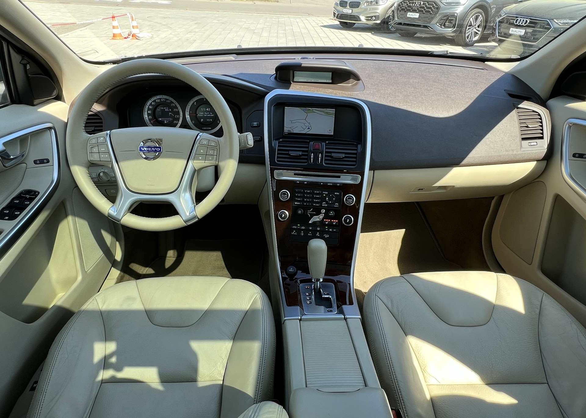 VOLVO XC60 D5 AWD Summum Geartronic-image-24