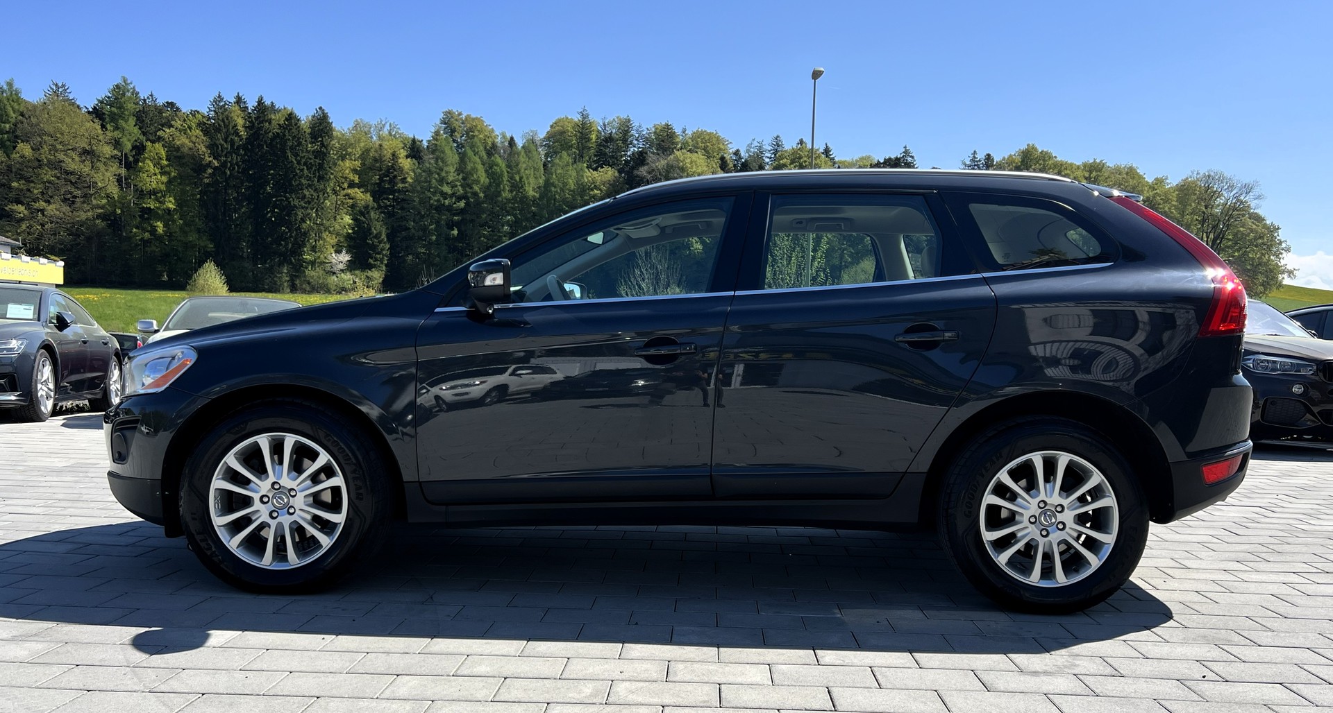 VOLVO XC60 D5 AWD Summum Geartronic-showroom-element-1