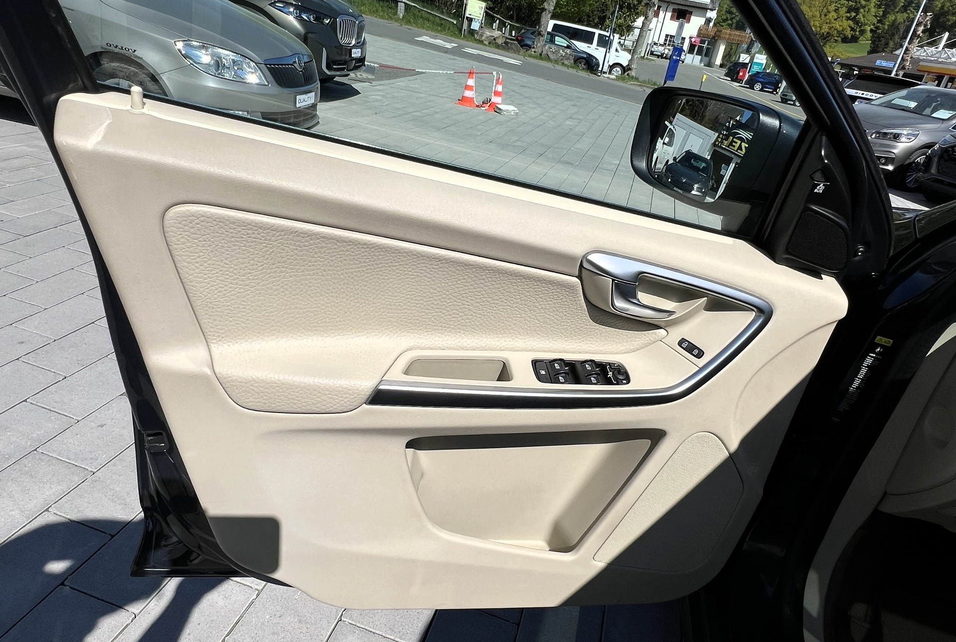 VOLVO XC60 D5 AWD Summum Geartronic-image-17