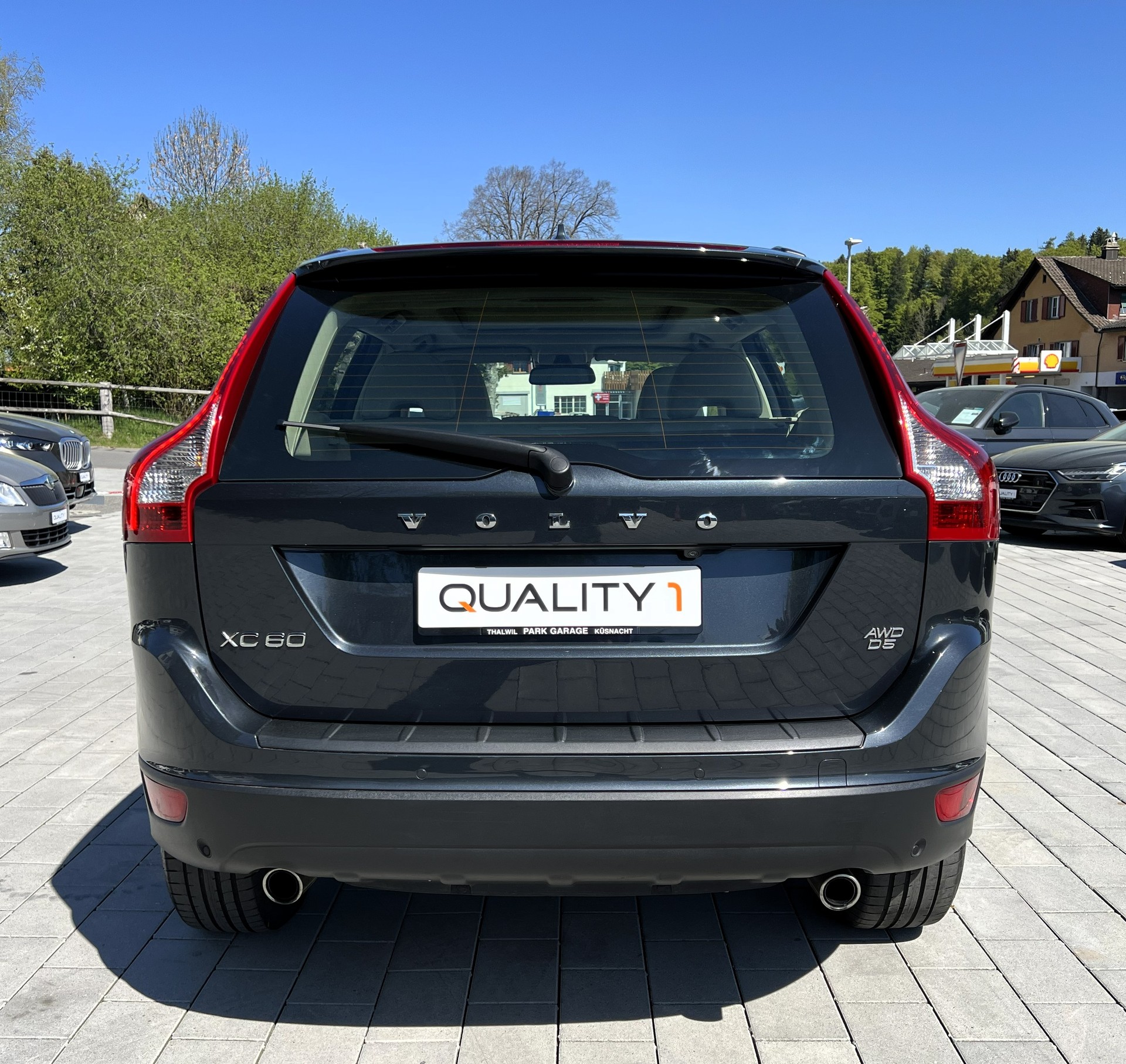 VOLVO XC60 D5 AWD Summum Geartronic-showroom-element-3
