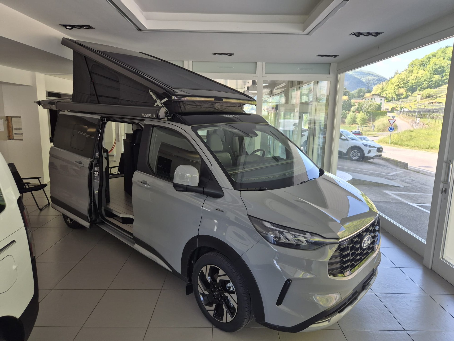 FORD Tourneo Bus 320 L2H1 Nugget Active Automat 4x4-image-2