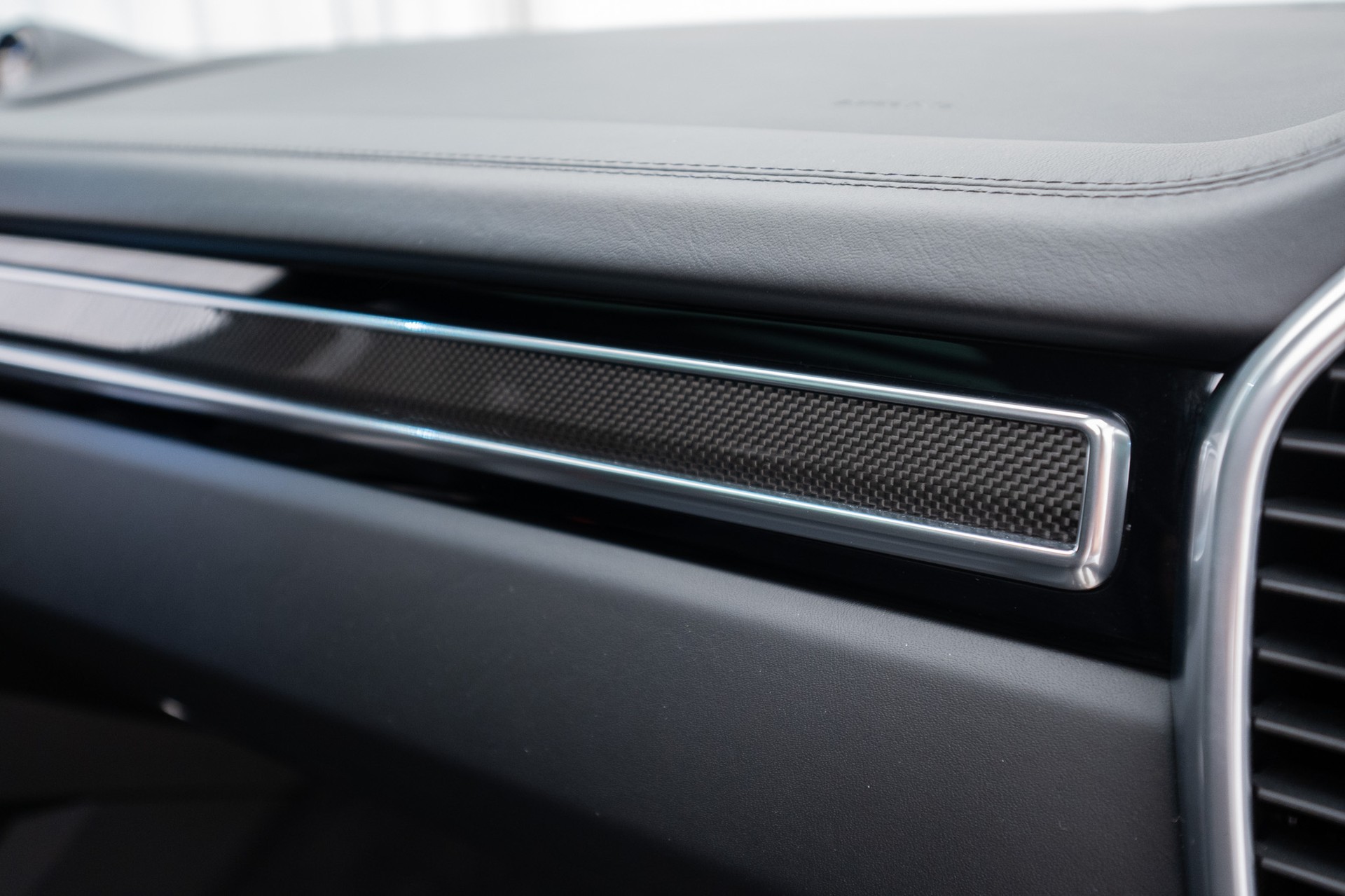 PORSCHE Cayenne Turbo S E-Hybrid-image-13