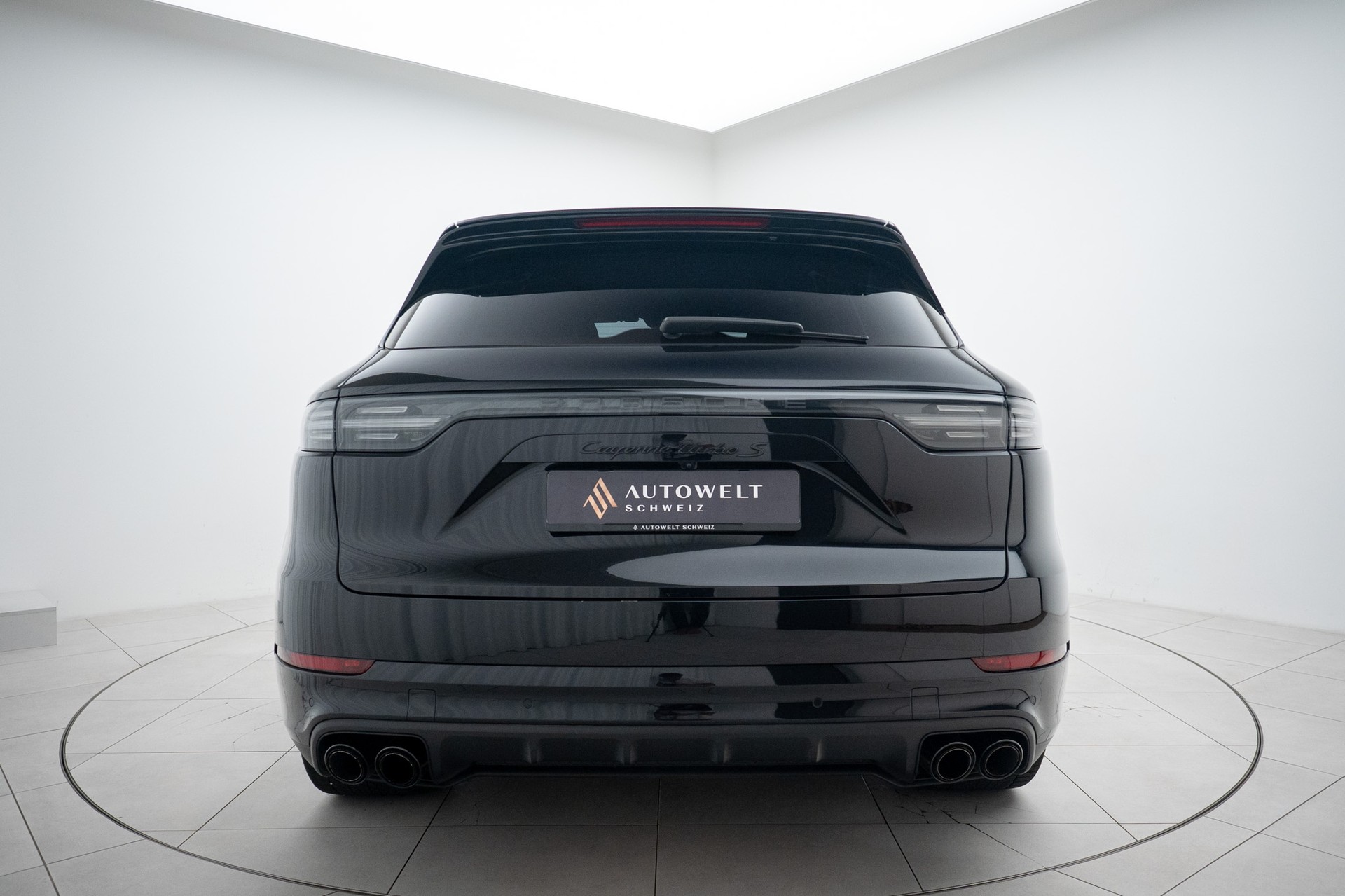 PORSCHE Cayenne Turbo S E-Hybrid-image-3