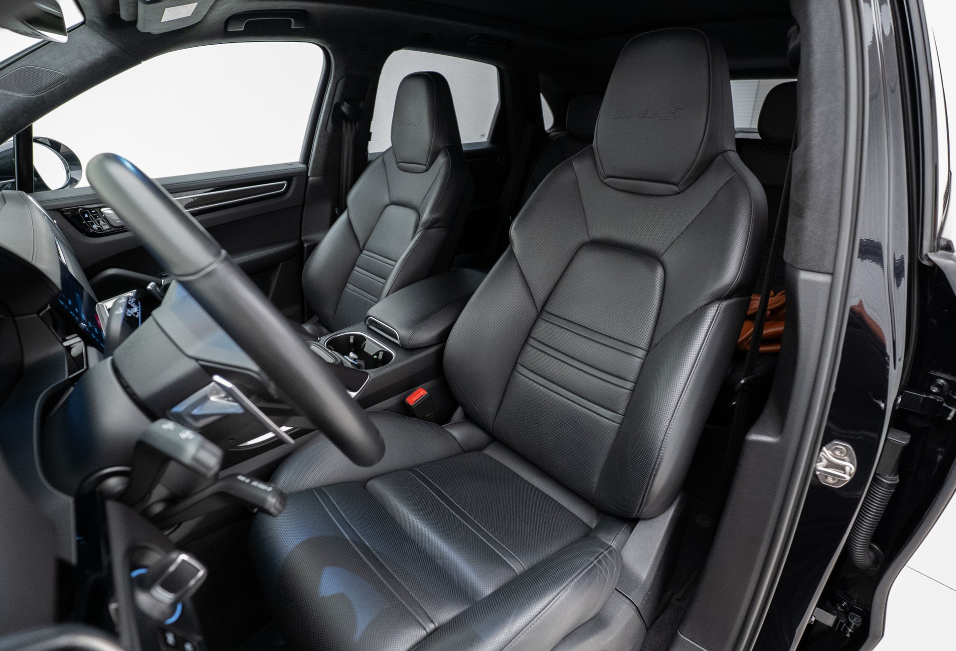PORSCHE Cayenne Turbo S E-Hybrid-image-7