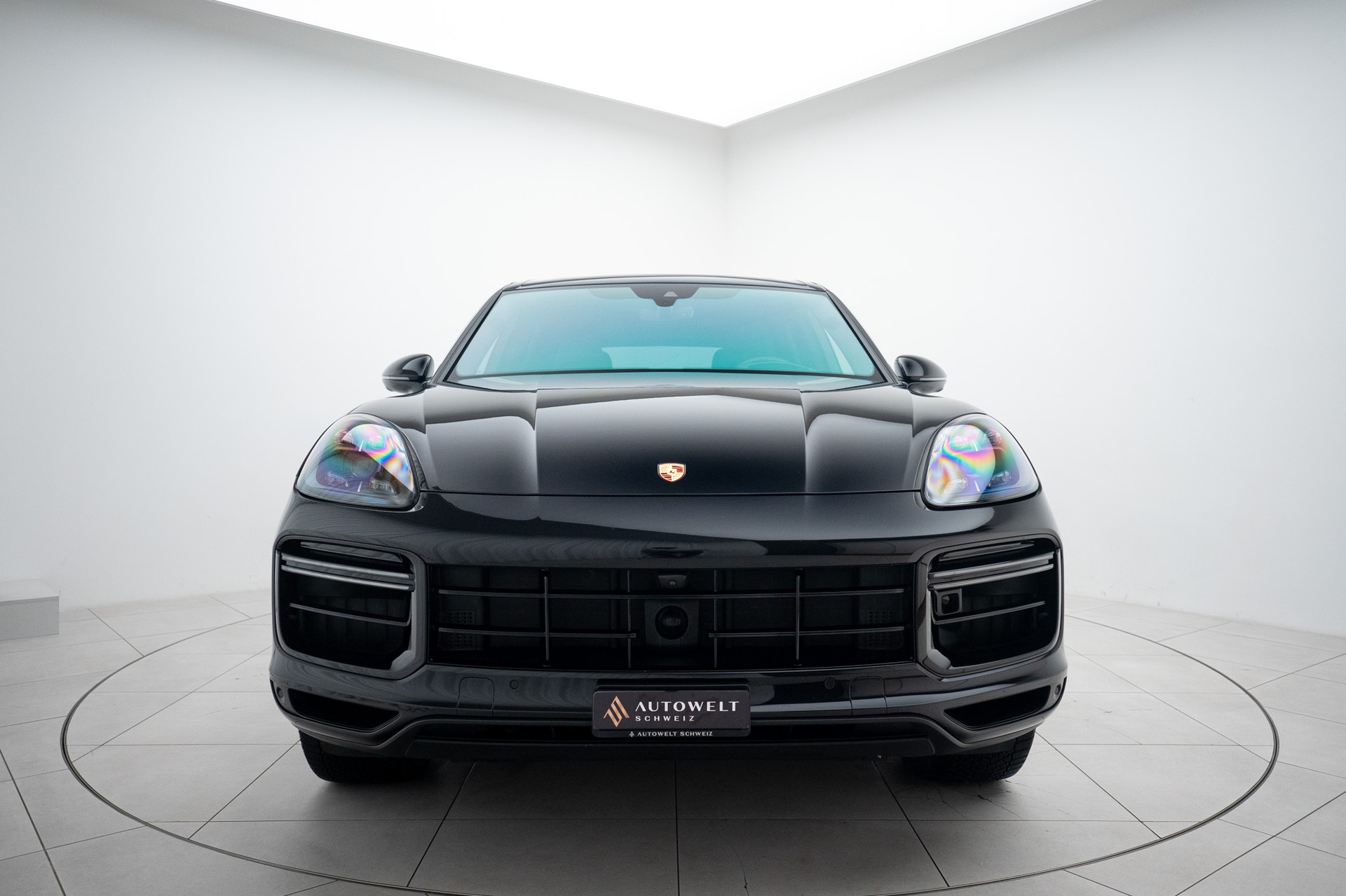 PORSCHE Cayenne Turbo S E-Hybrid-image-4
