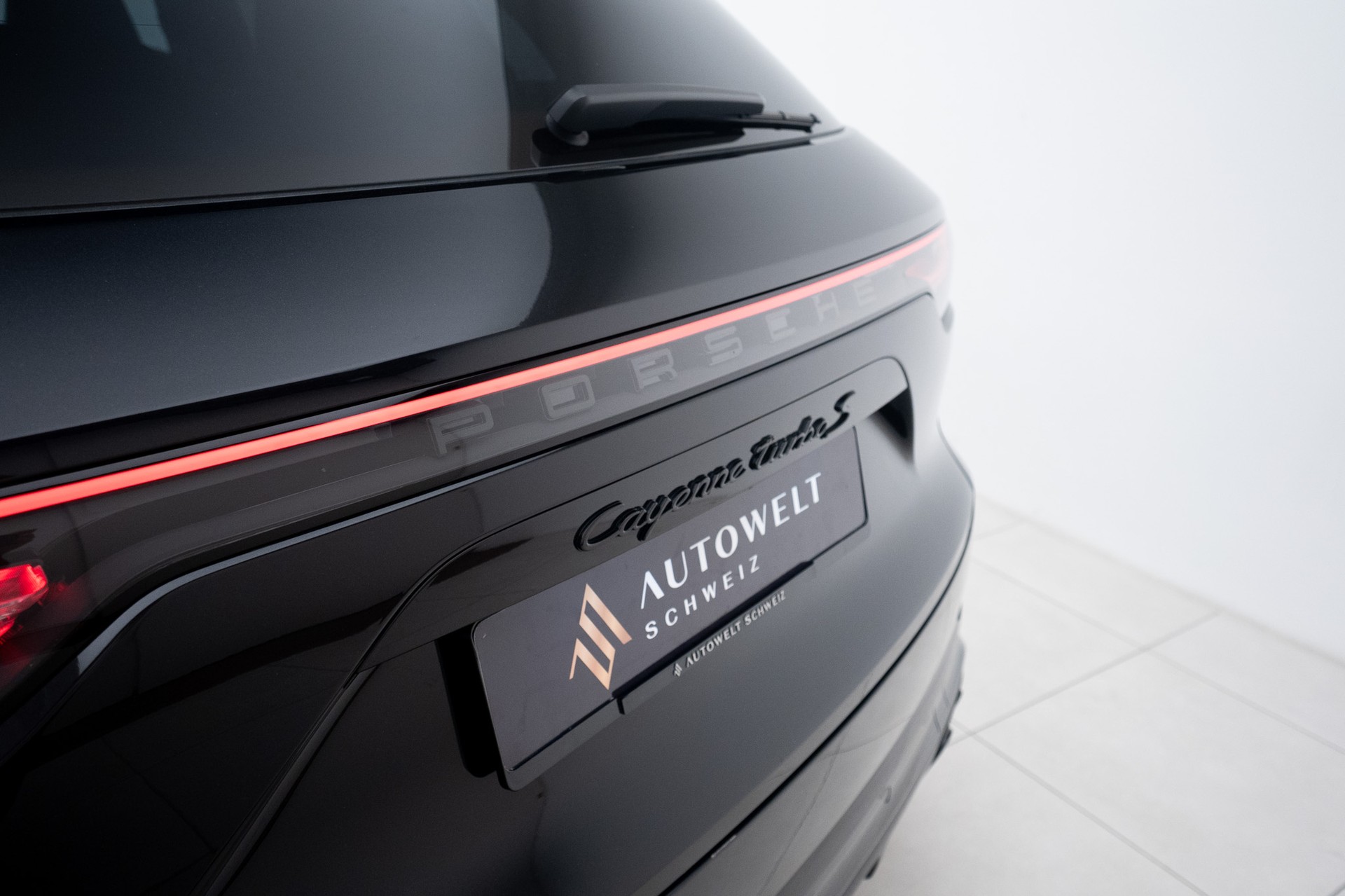PORSCHE Cayenne Turbo S E-Hybrid-image-14