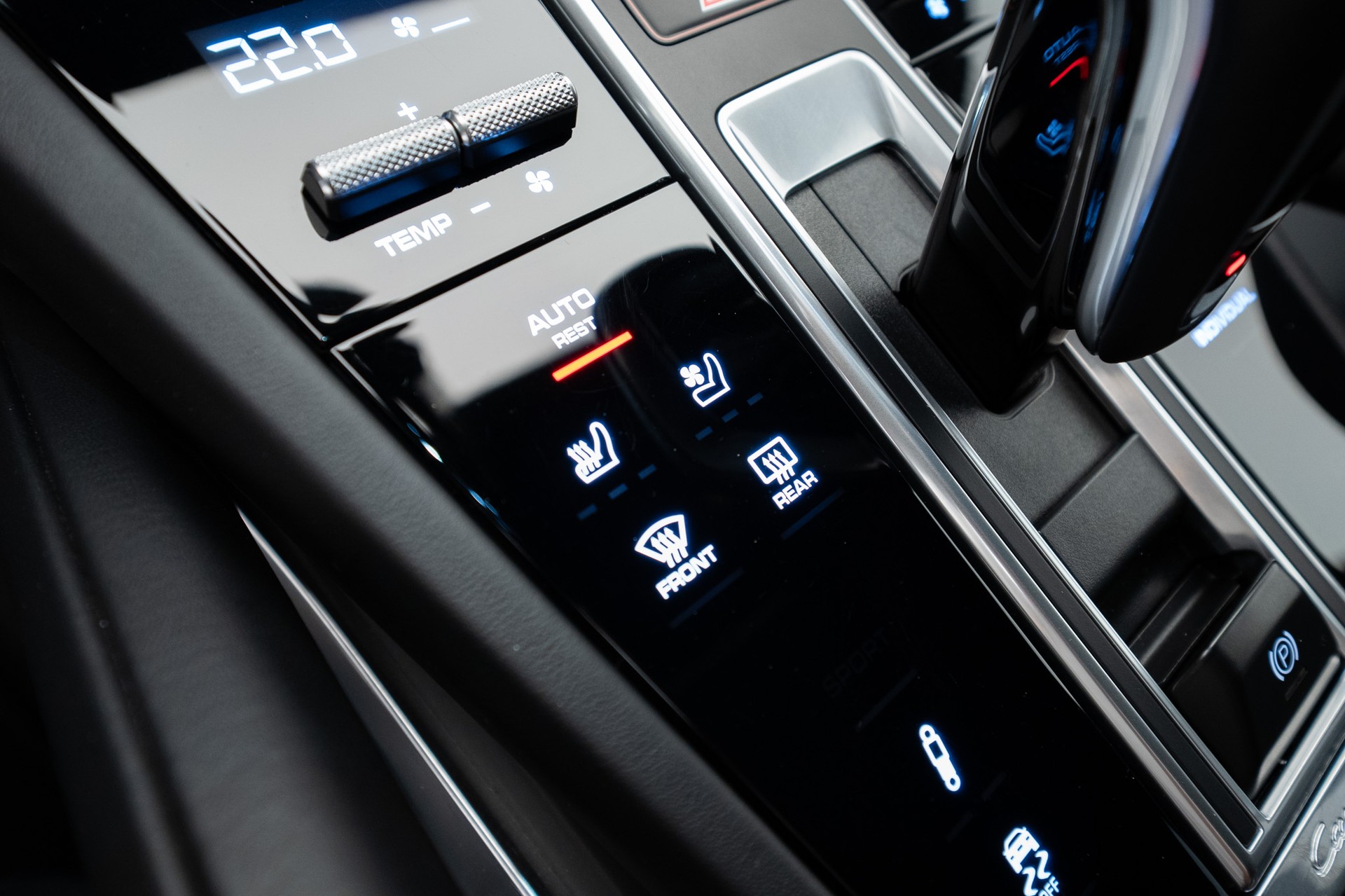 PORSCHE Cayenne Turbo S E-Hybrid-image-10