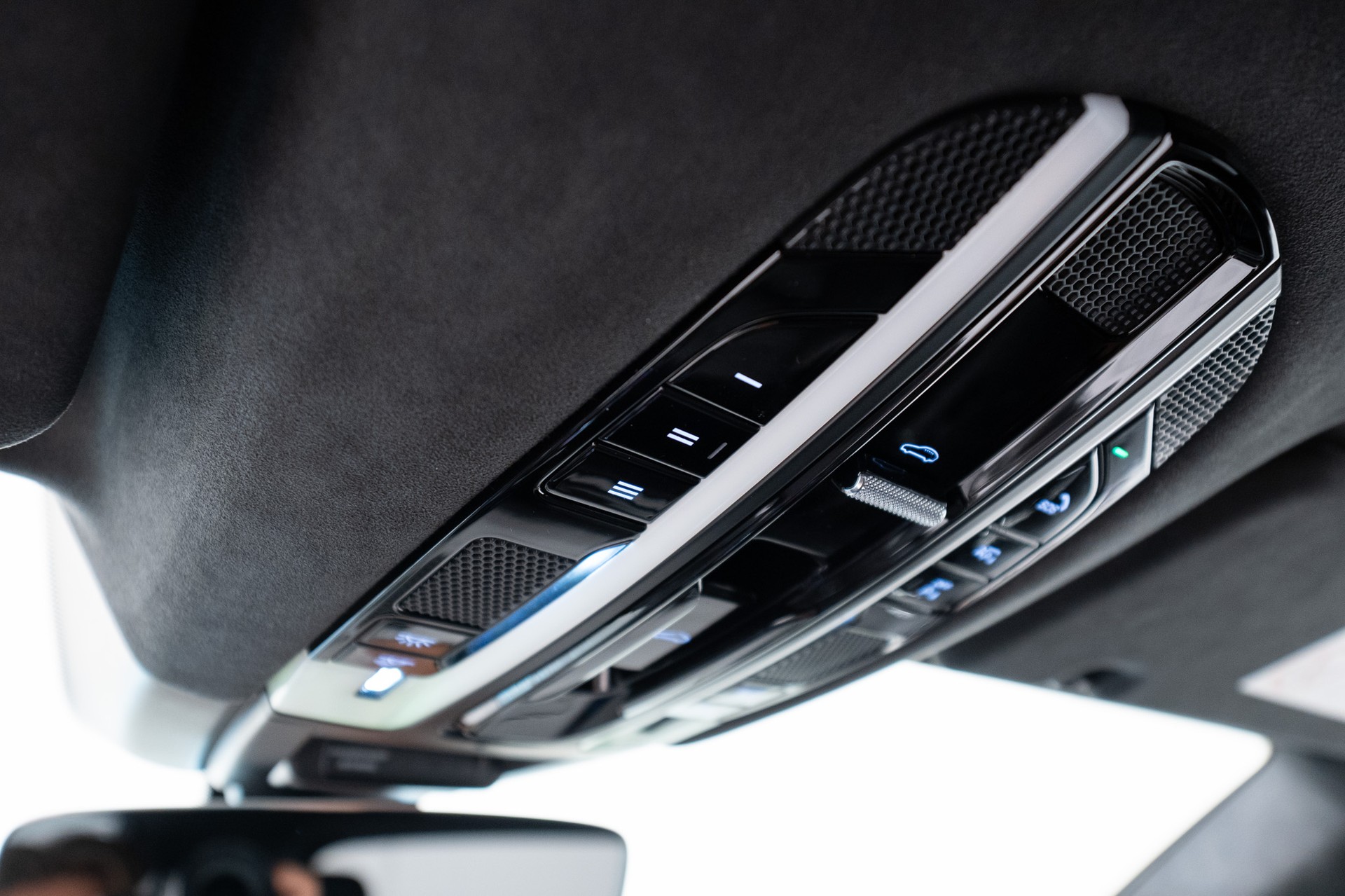 PORSCHE Cayenne Turbo S E-Hybrid-image-11