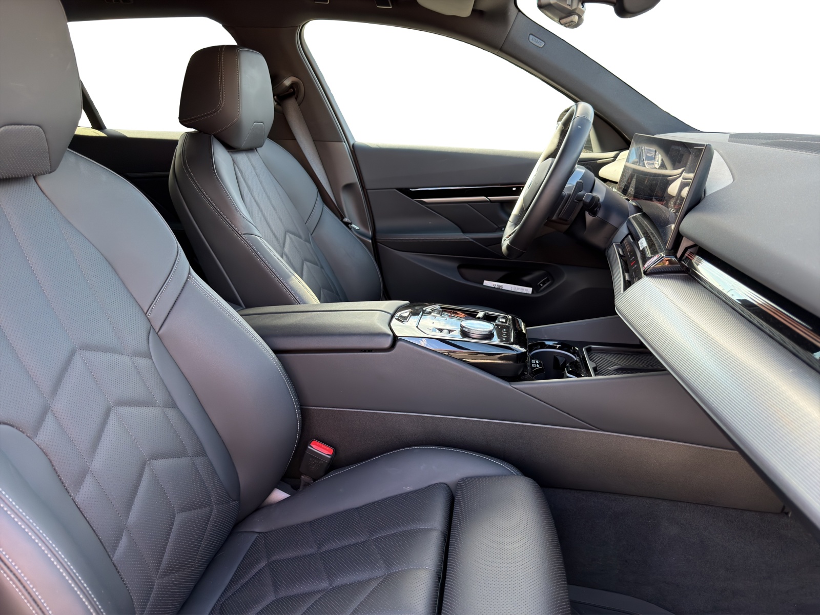 BMW 520d xDrive Touring M Sport-image-16