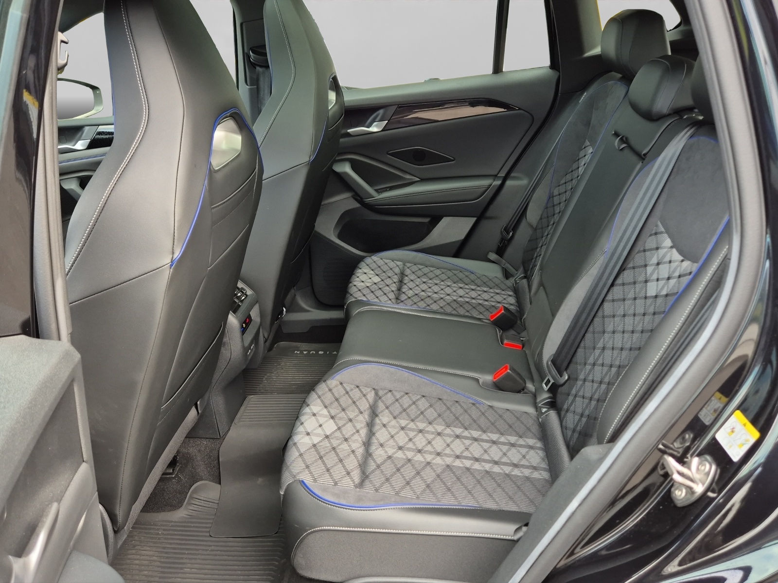 VW Tiguan 2.0 TDI SCR R-Line DSG 4motion-image-6