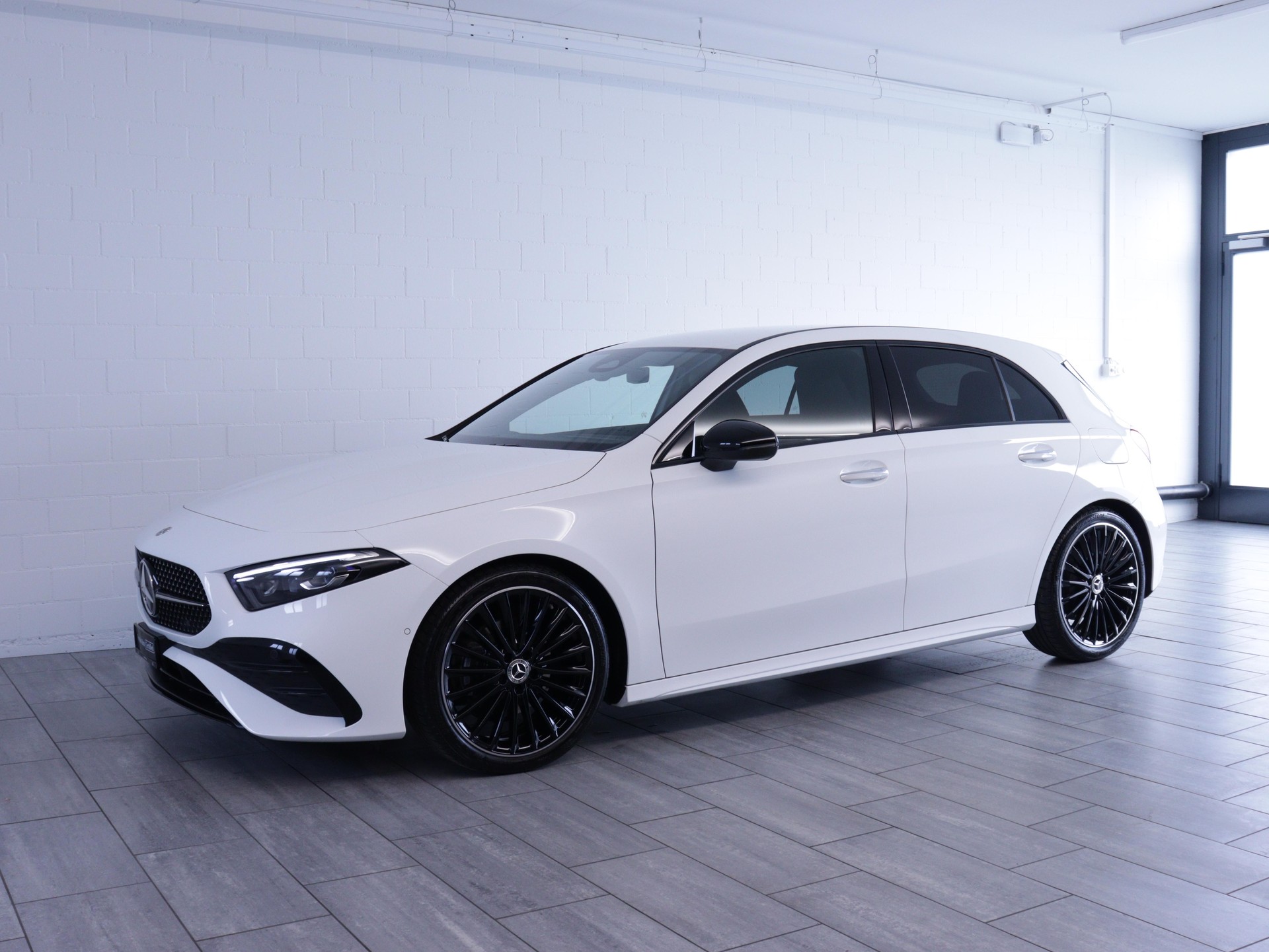 MERCEDES-BENZ A 180 AMG Line-image-1