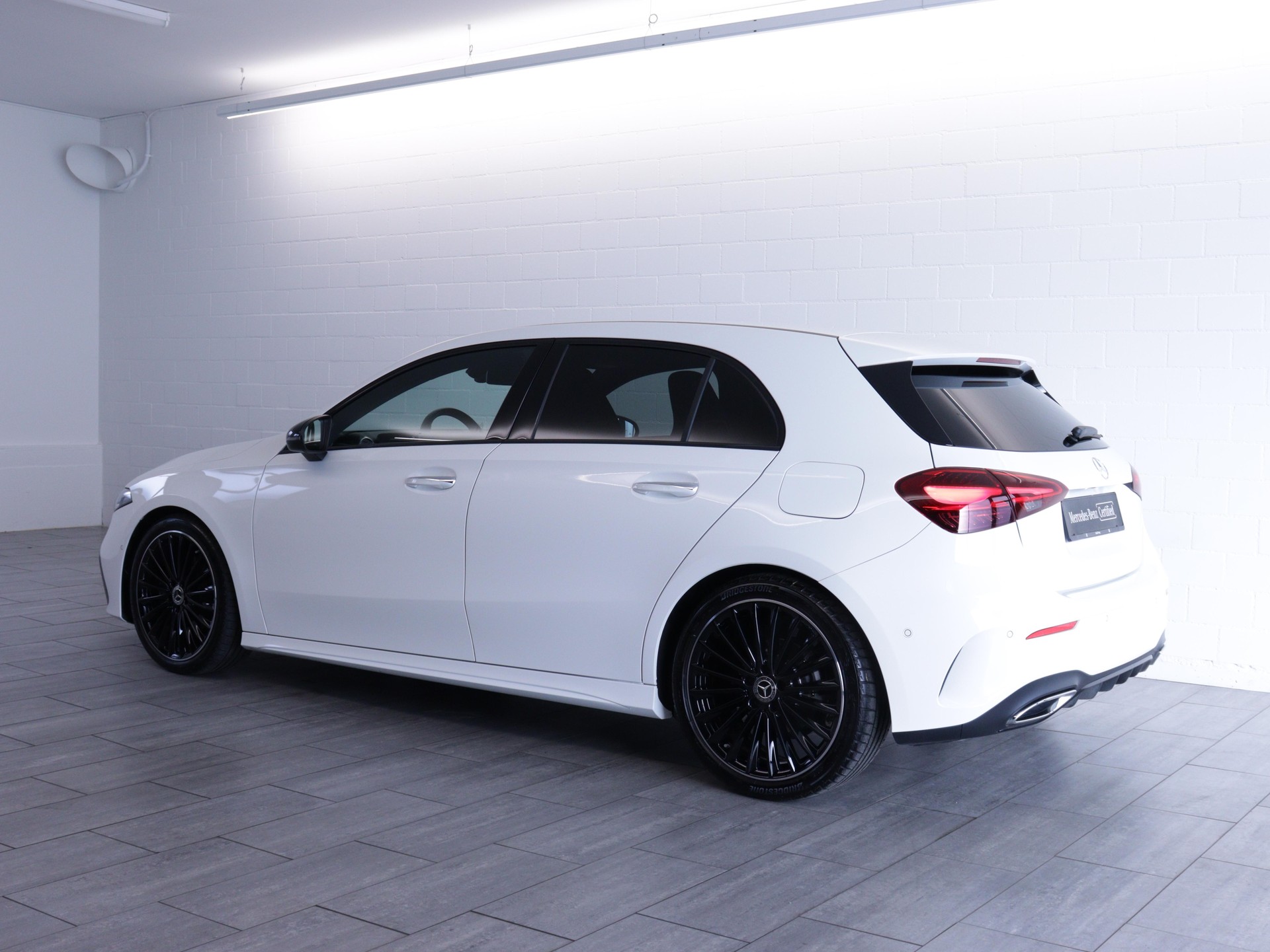 MERCEDES-BENZ A 180 AMG Line-image-2