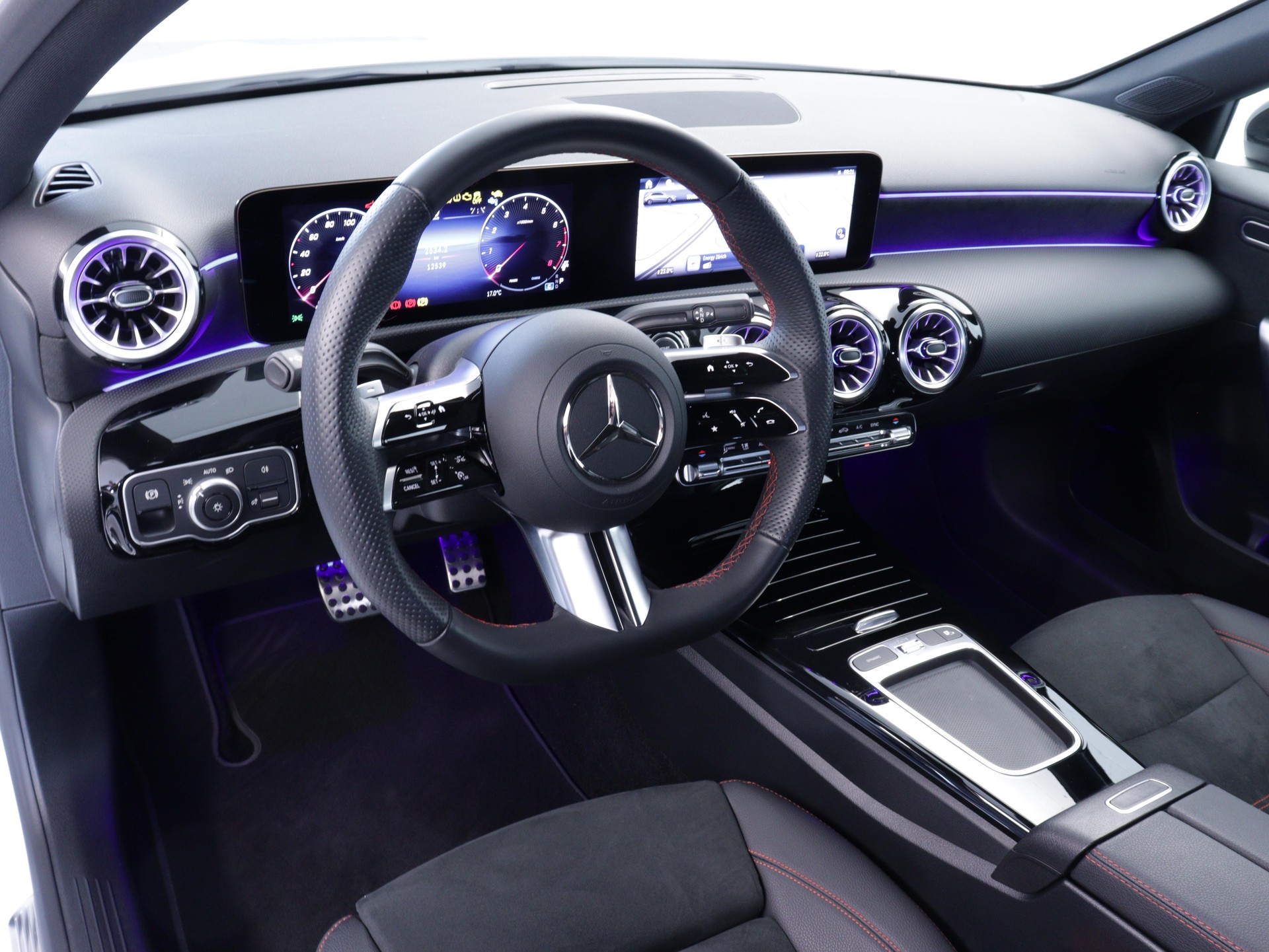 MERCEDES-BENZ A 180 AMG Line-image-5