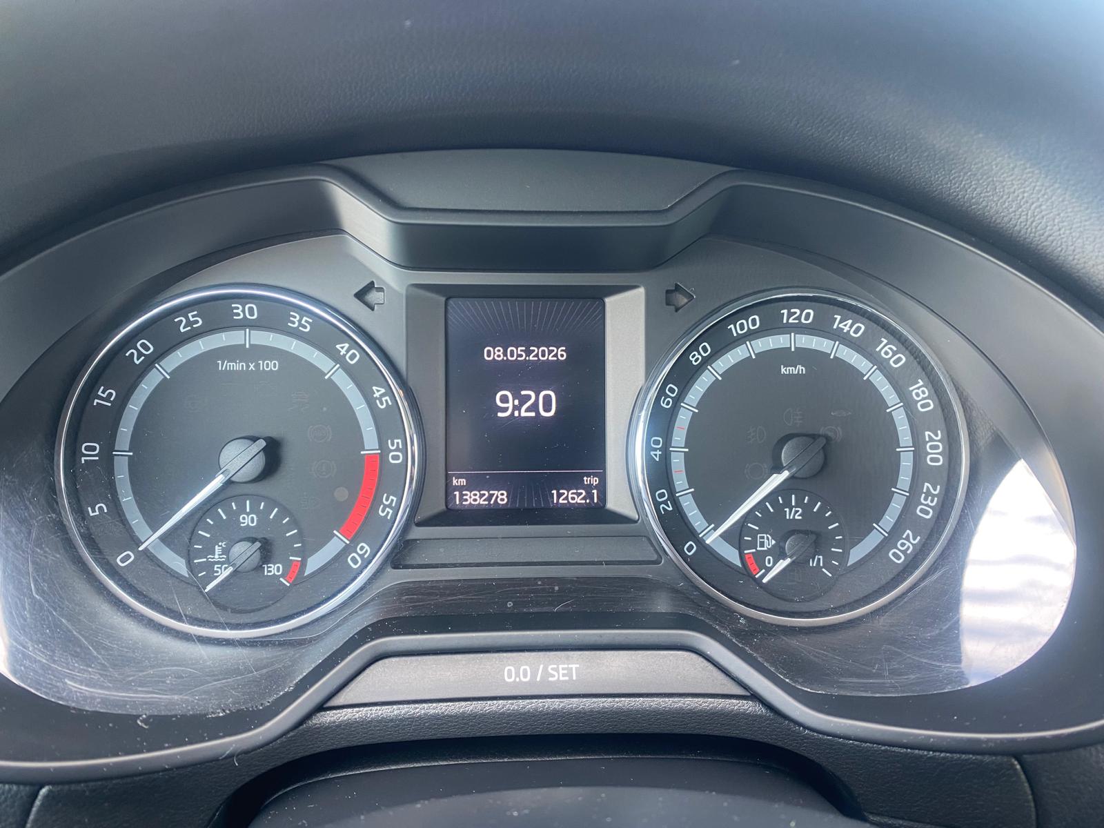 SKODA Octavia Combi 2.0 TDI Scout 4x4 DSG-image-14