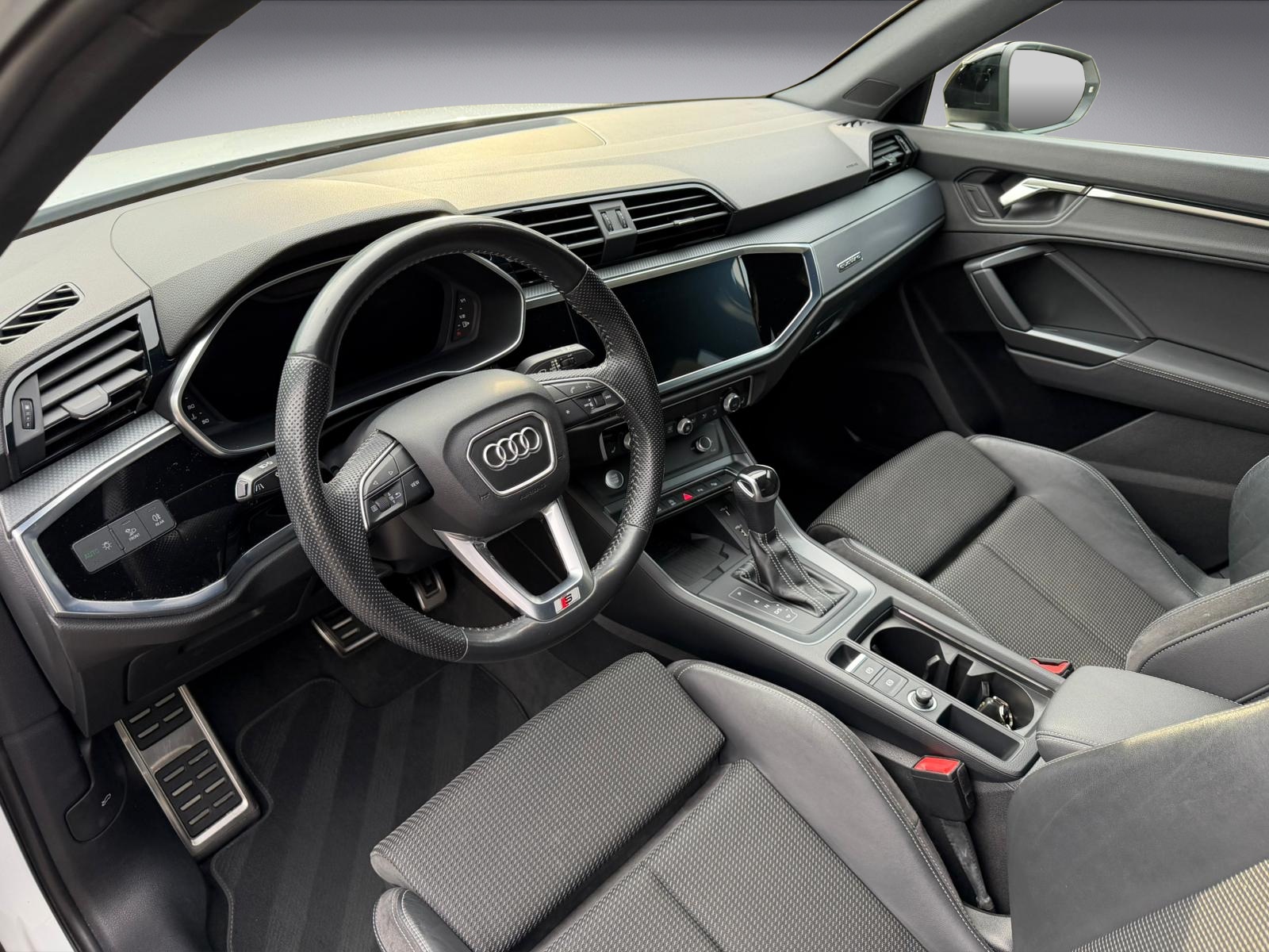 AUDI Q3 35 TDI S line quattro S-tronic * S Line Sport Paket *-image-8