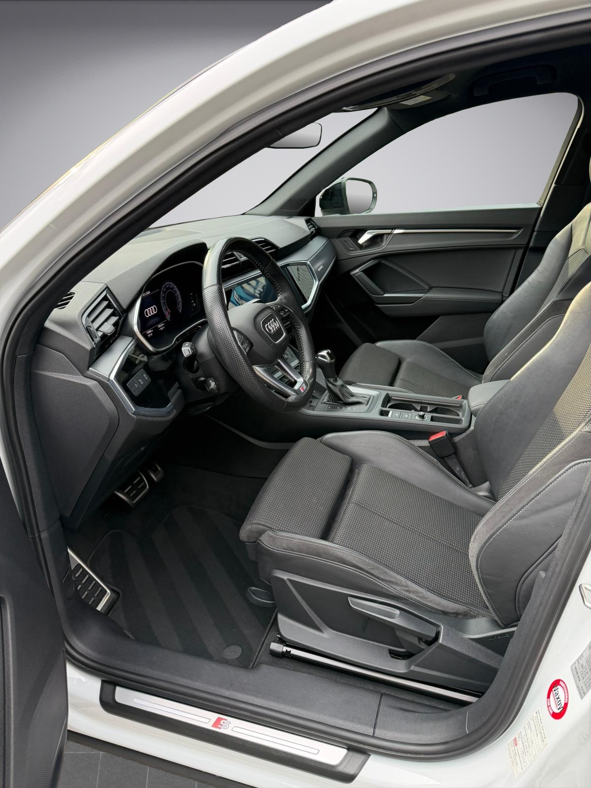AUDI Q3 35 TDI S line quattro S-tronic * S Line Sport Paket *-image-9