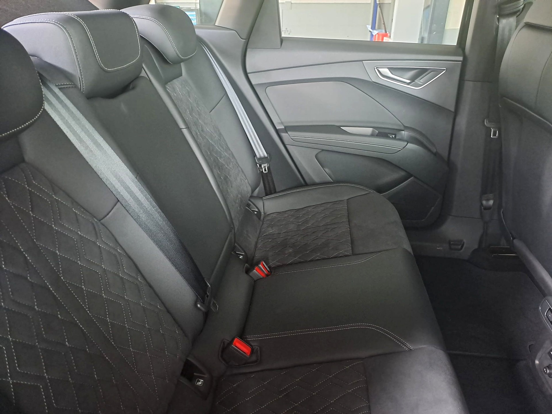 AUDI Q4 e-tron 50 quattro-image-9