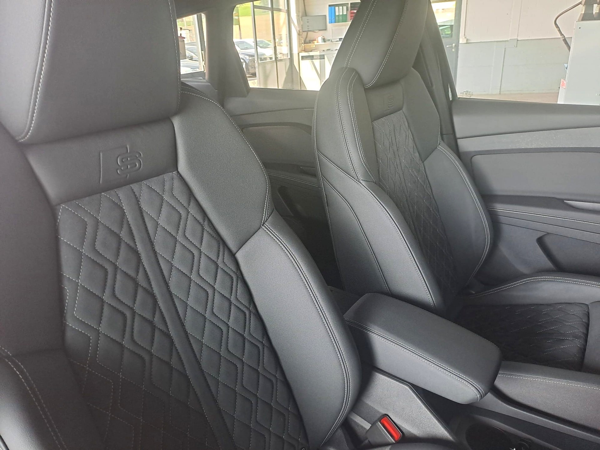 AUDI Q4 e-tron 50 quattro-image-10