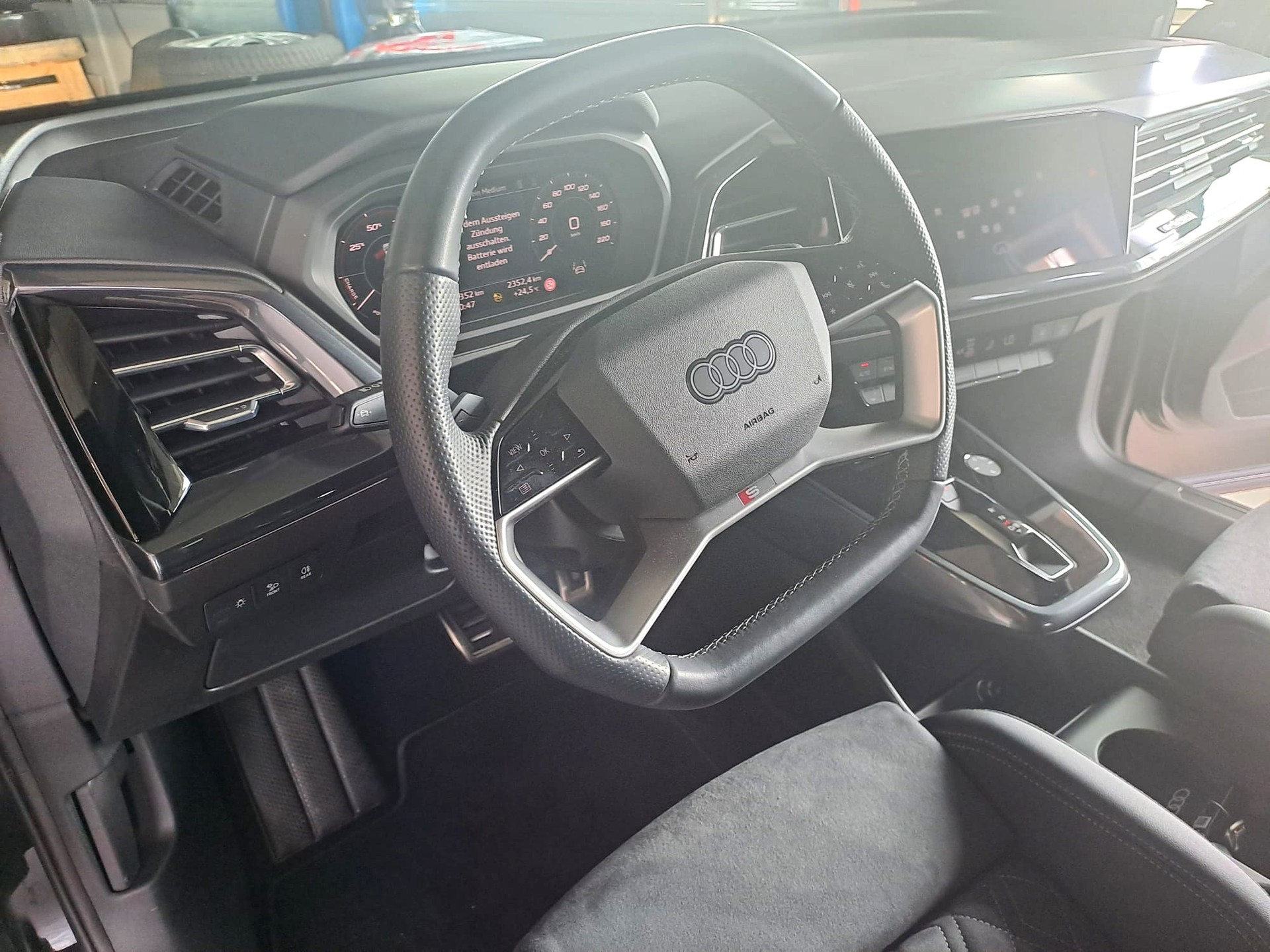 AUDI Q4 e-tron 50 quattro-image-11