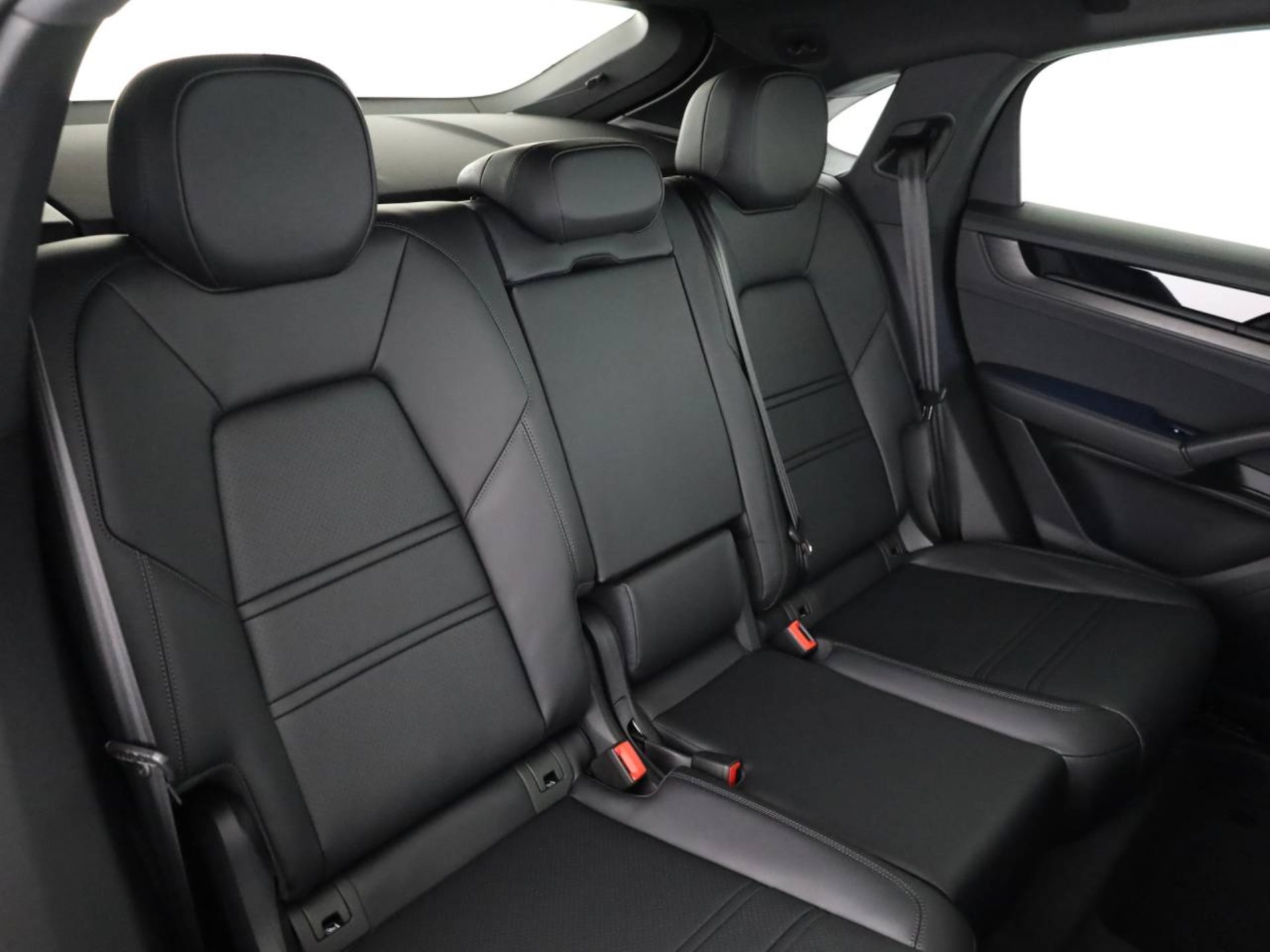 PORSCHE Cayenne E-Hybrid Coupé Black Edition-image-17