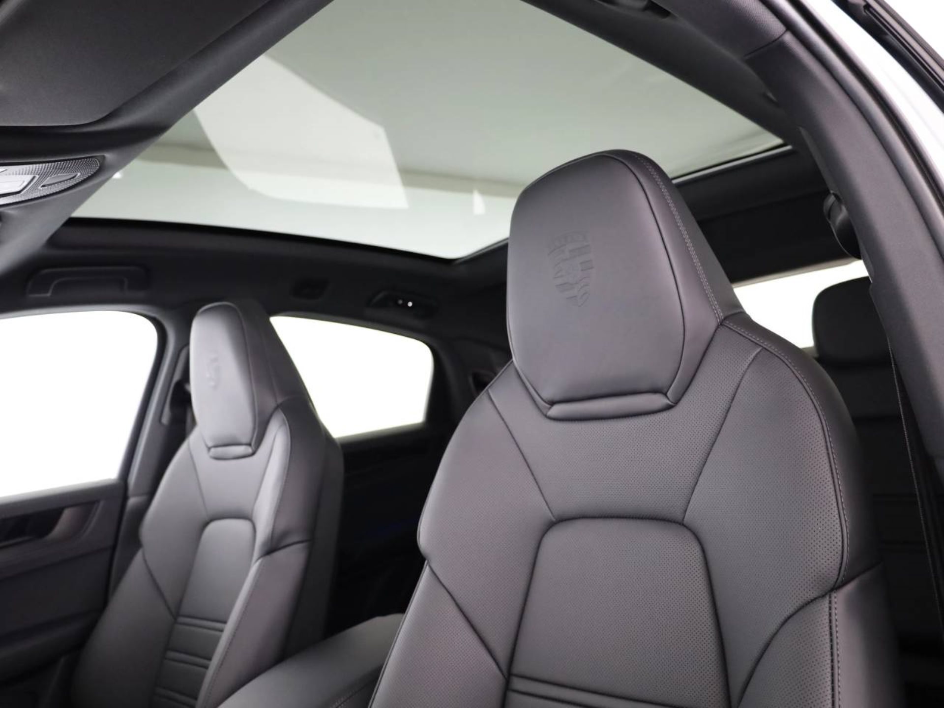 PORSCHE Cayenne E-Hybrid Coupé Black Edition-image-16
