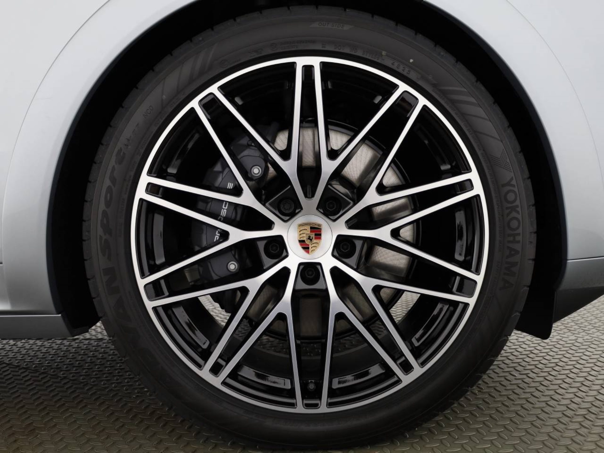 PORSCHE Cayenne E-Hybrid Coupé Black Edition-image-8