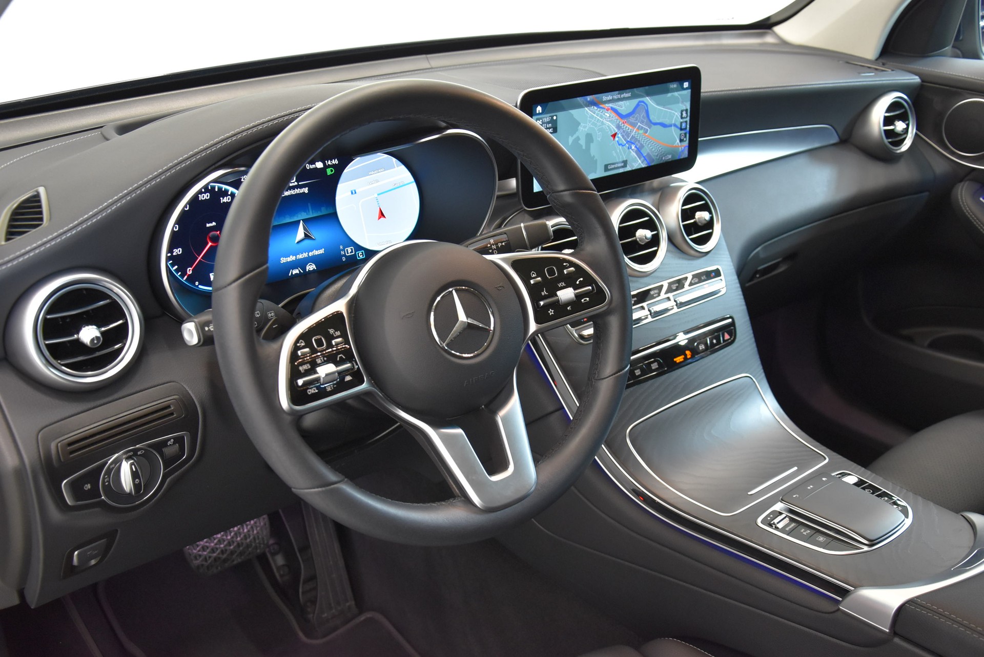 MERCEDES-BENZ GLC 300 e 4Matic 9G-Tronic-image-2