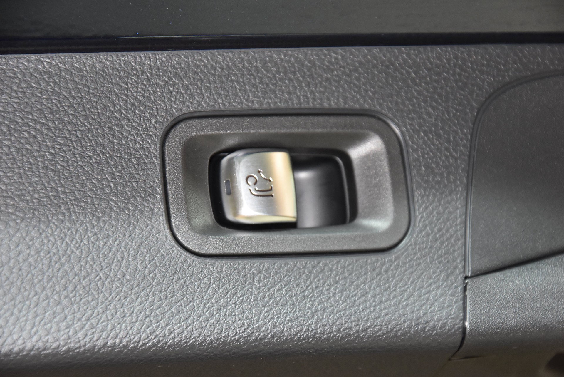 MERCEDES-BENZ GLC 300 e 4Matic 9G-Tronic-image-8