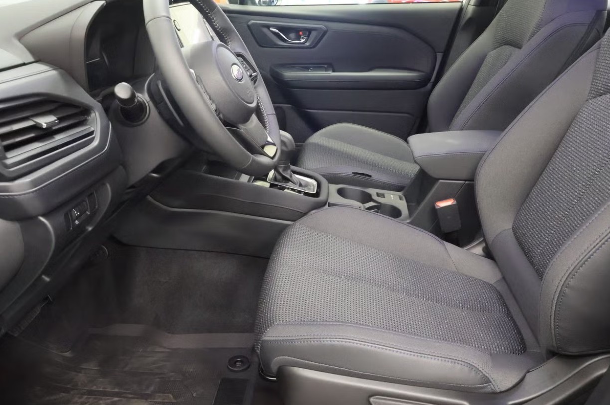 SUBARU Forester 2.0i e-Boxer Advantage Lineartronic-image-12
